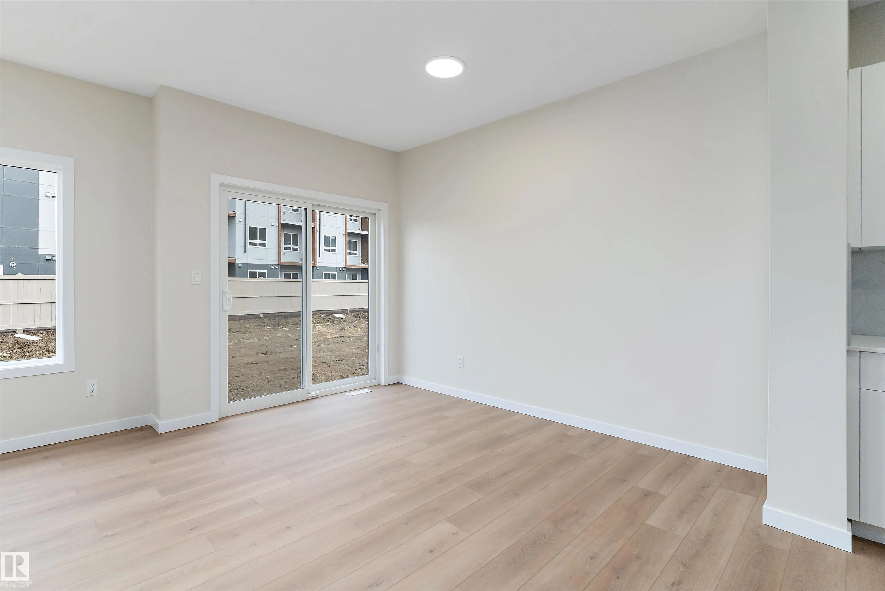 843 ROWAN Close