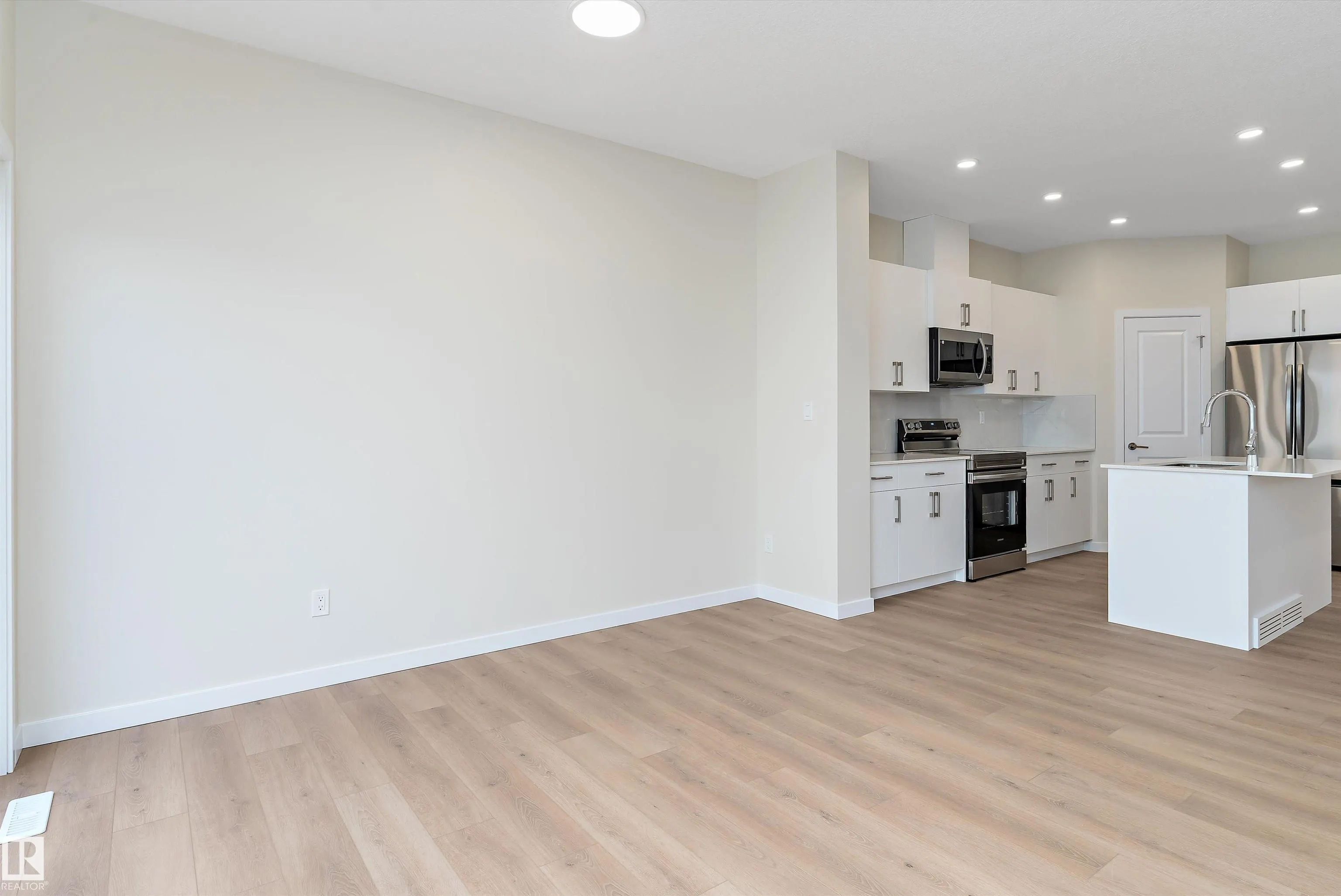 843 ROWAN Close