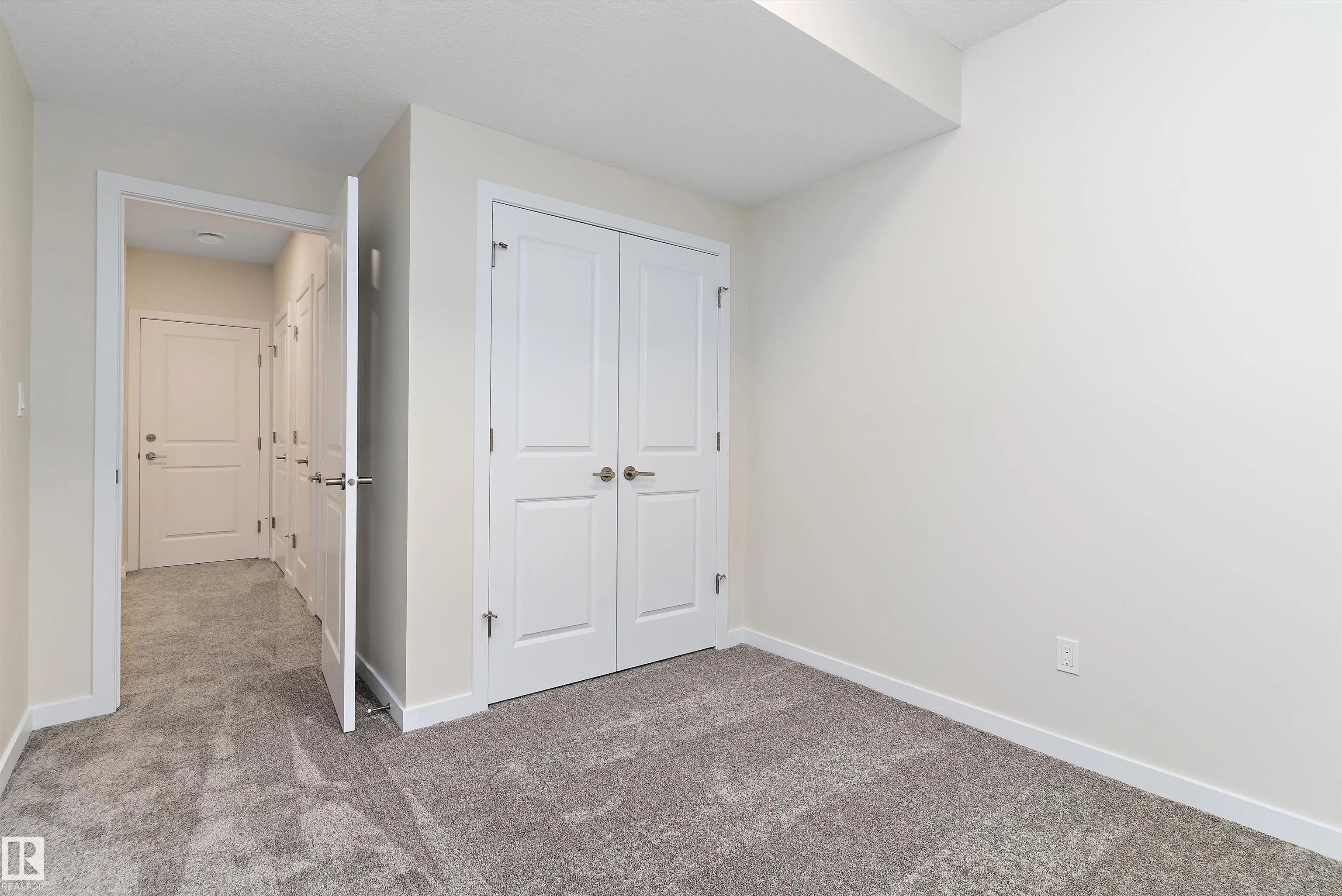 843 ROWAN Close