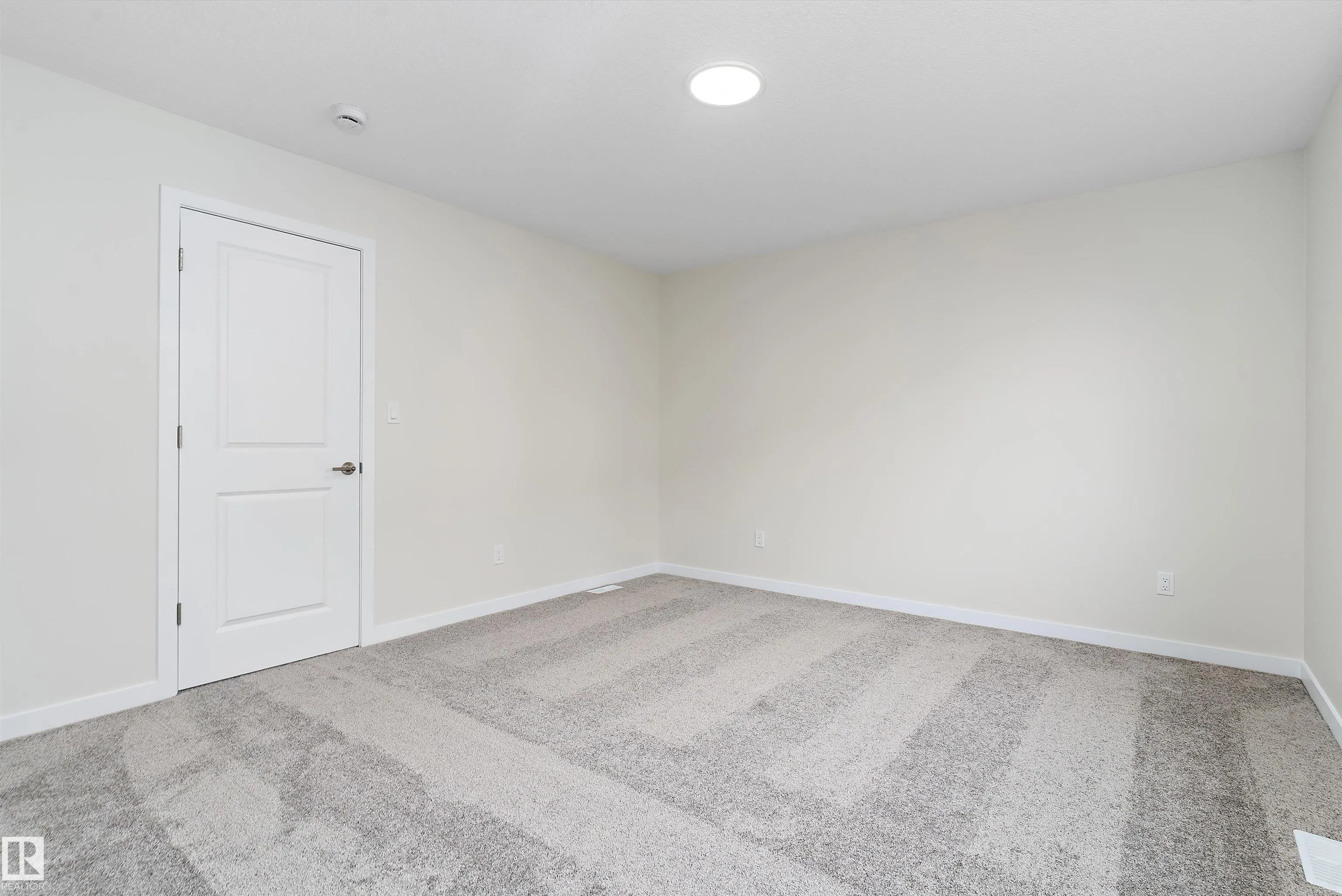 843 ROWAN Close