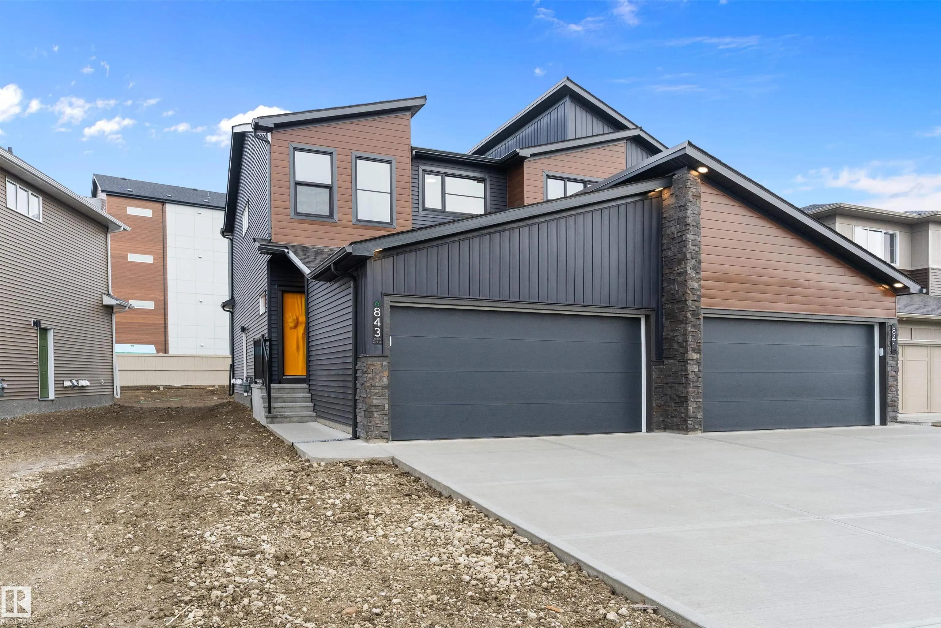 843 ROWAN Close