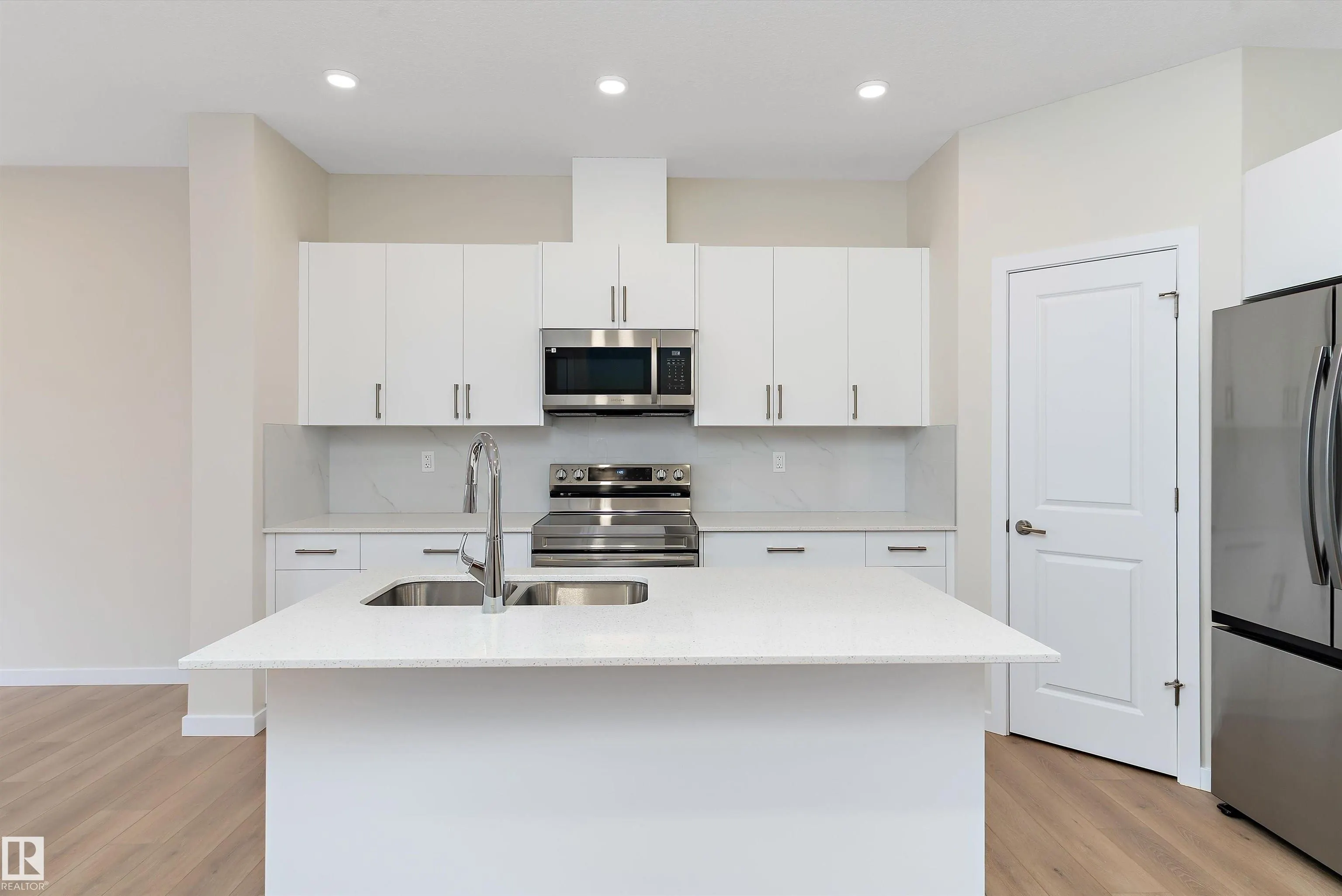 843 ROWAN Close