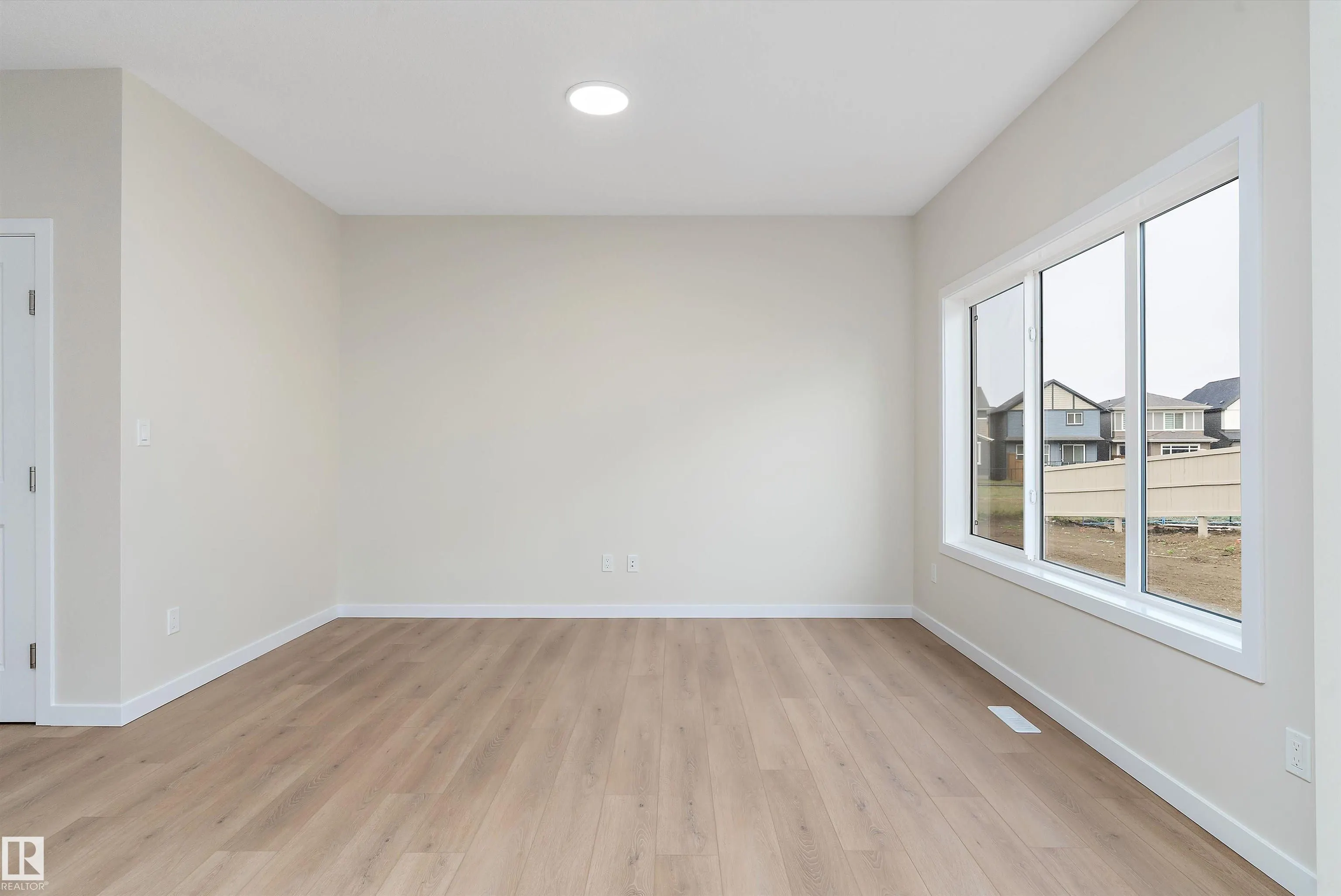 843 ROWAN Close