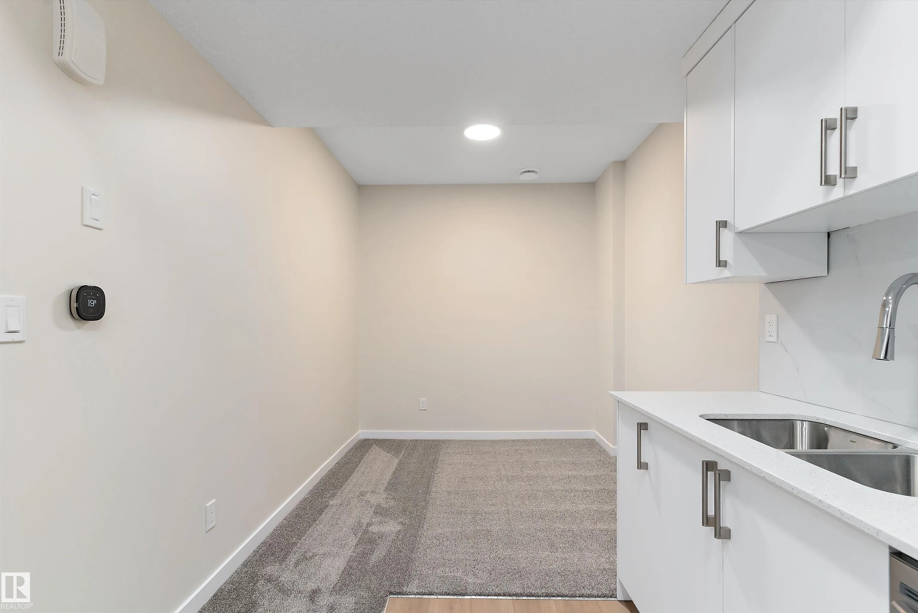 843 ROWAN Close