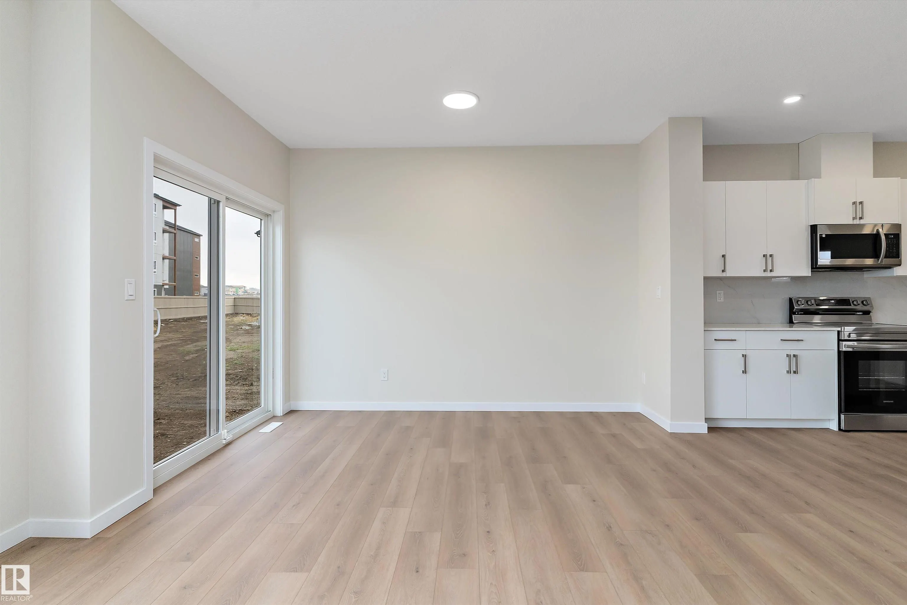 843 ROWAN Close