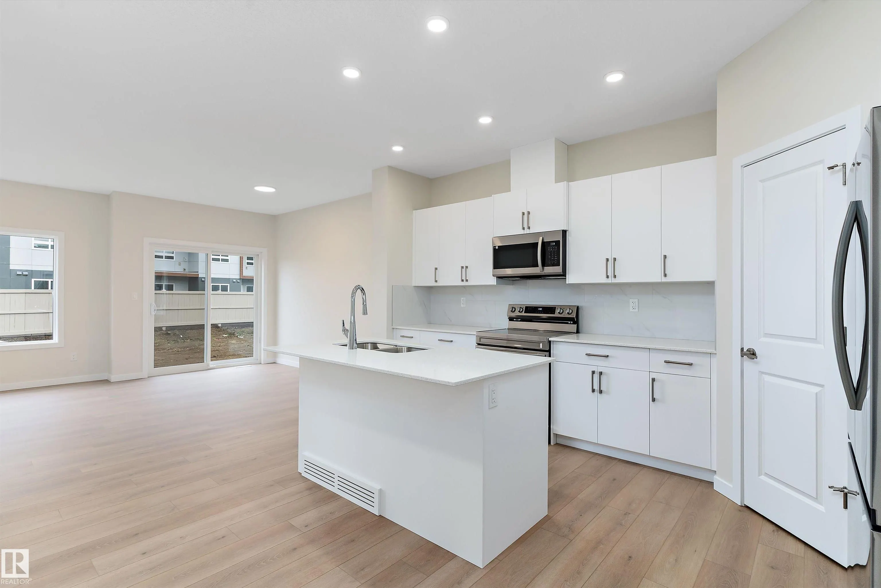 843 ROWAN Close