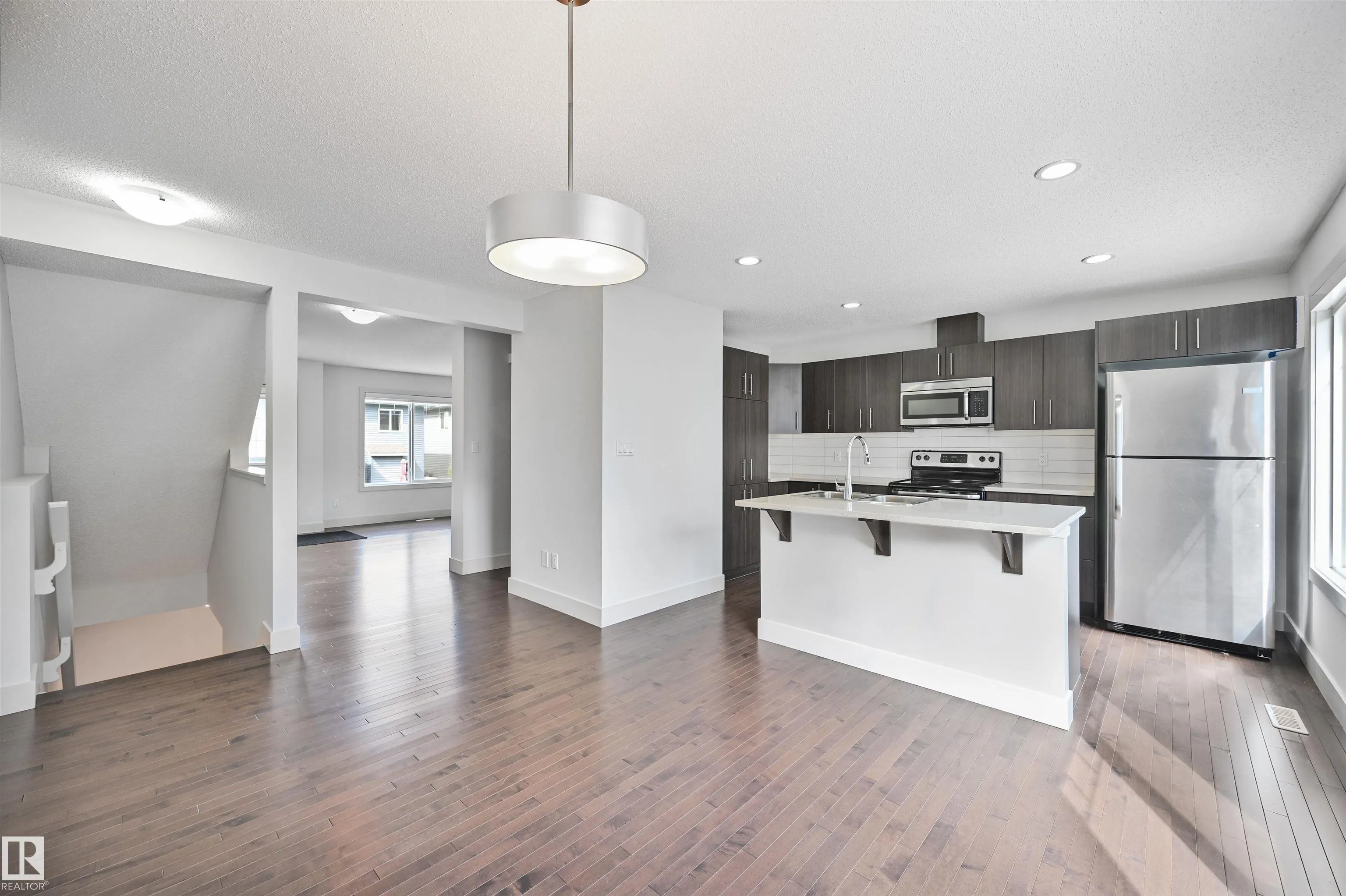 2922 MAPLE Way