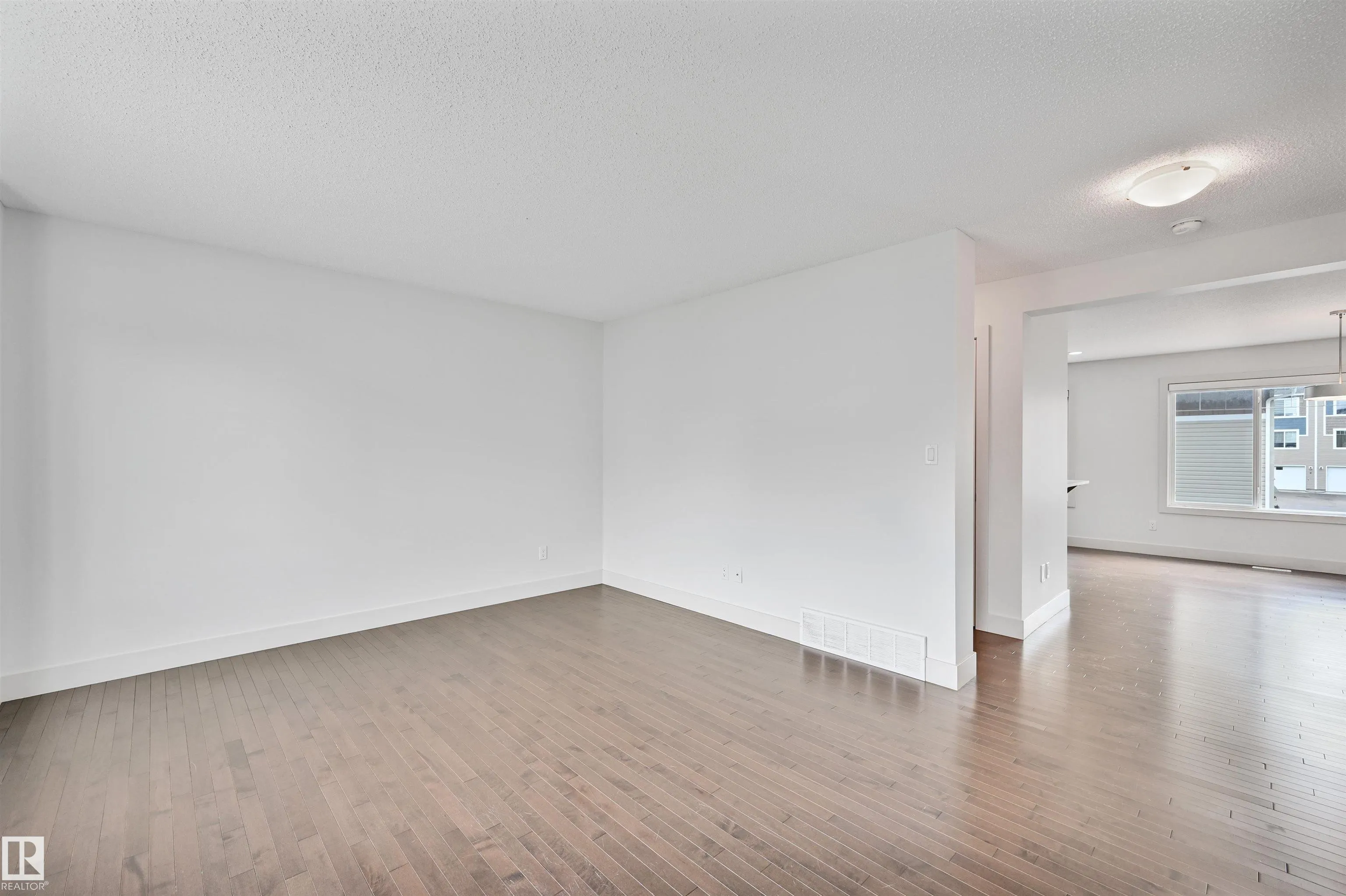 2922 MAPLE Way