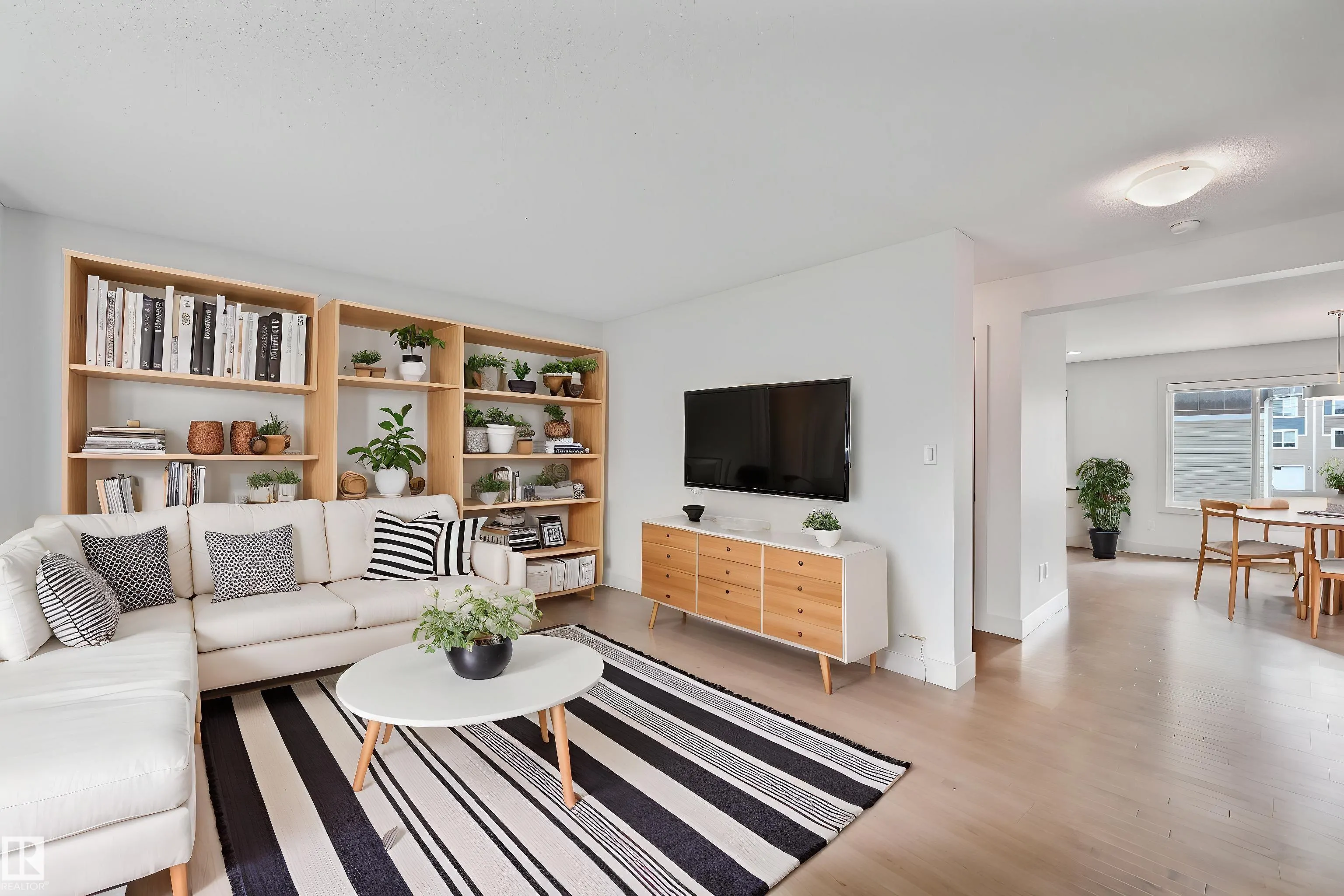 2922 MAPLE Way