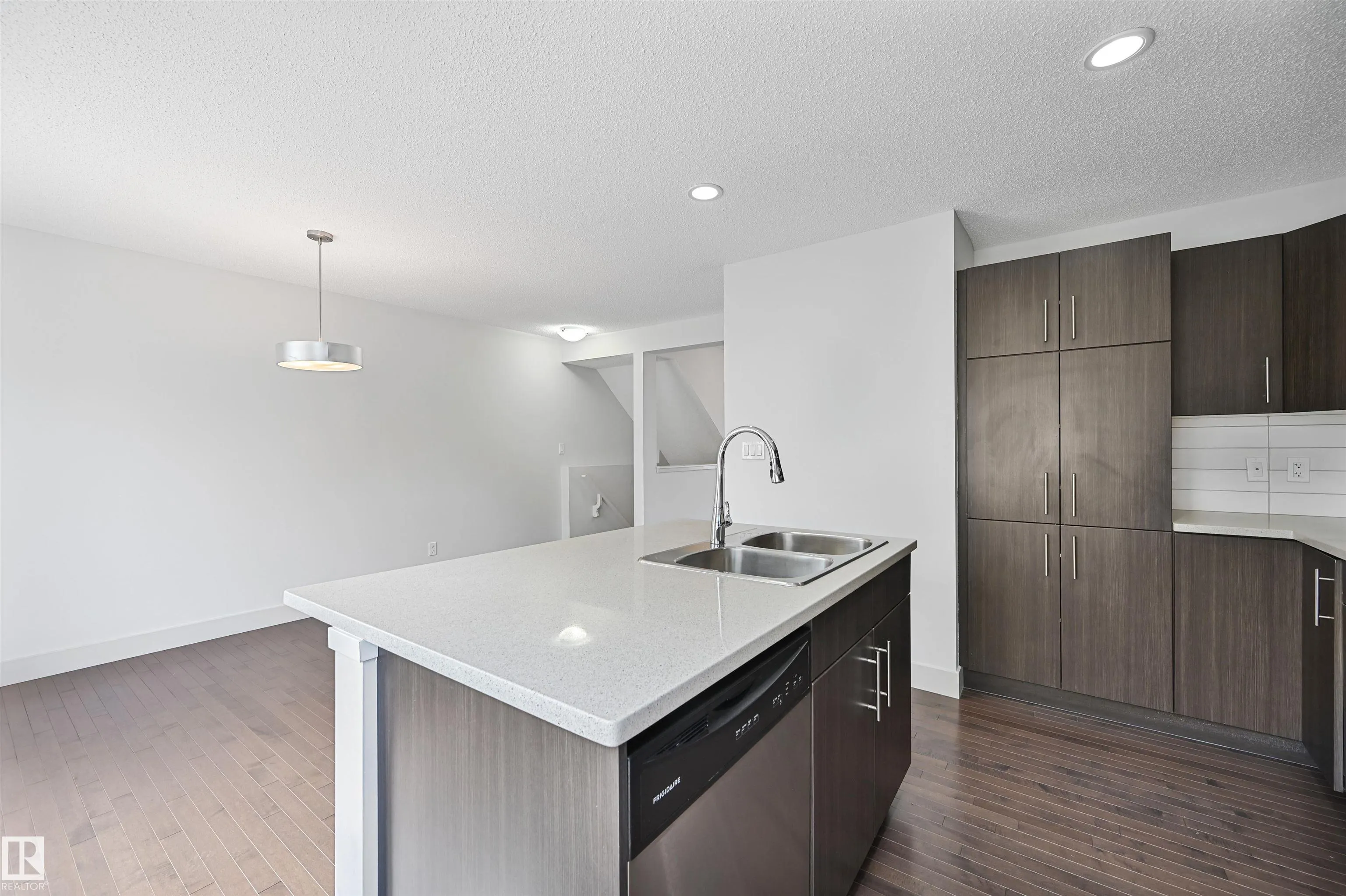 2922 MAPLE Way