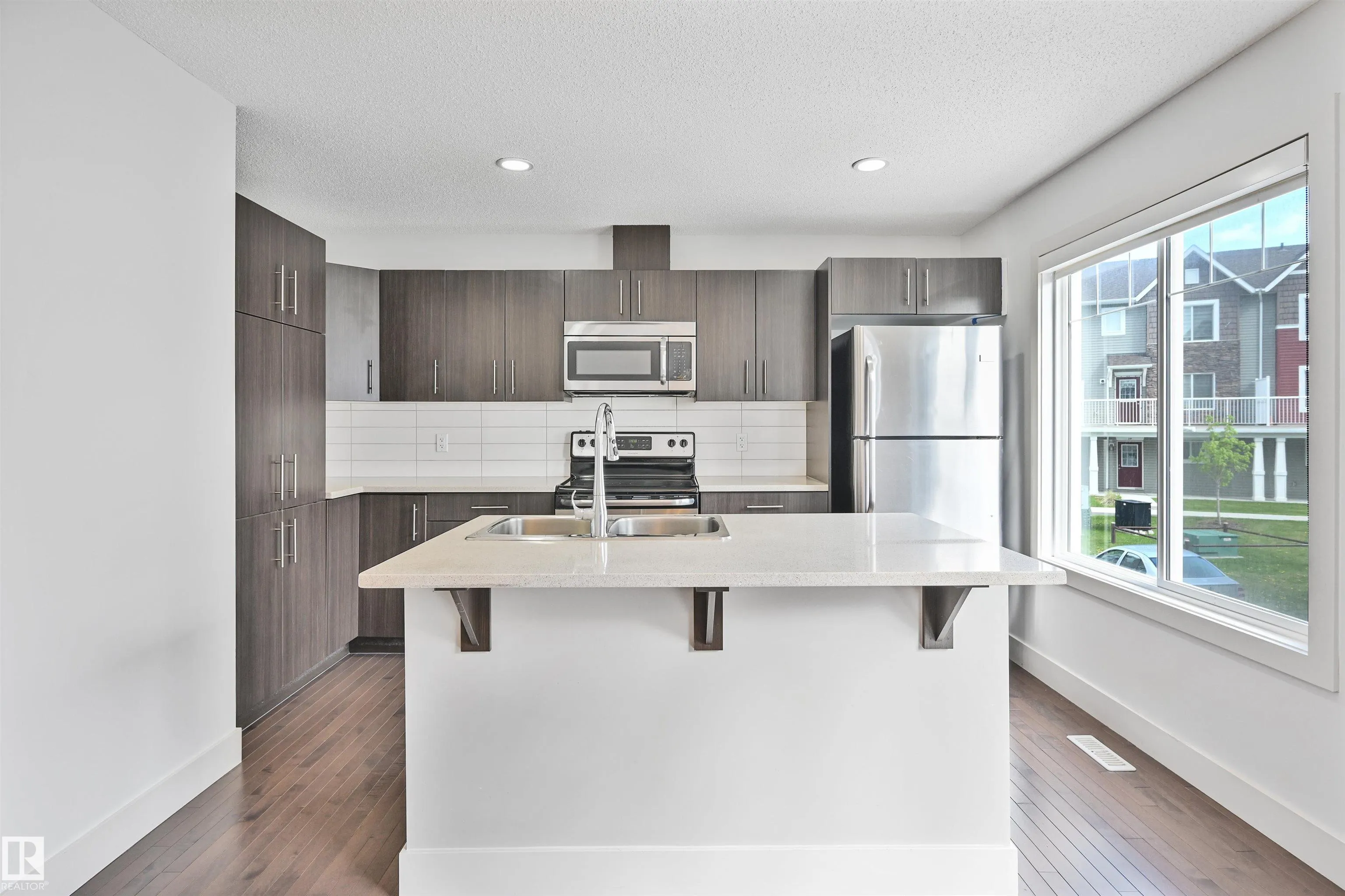 2922 MAPLE Way