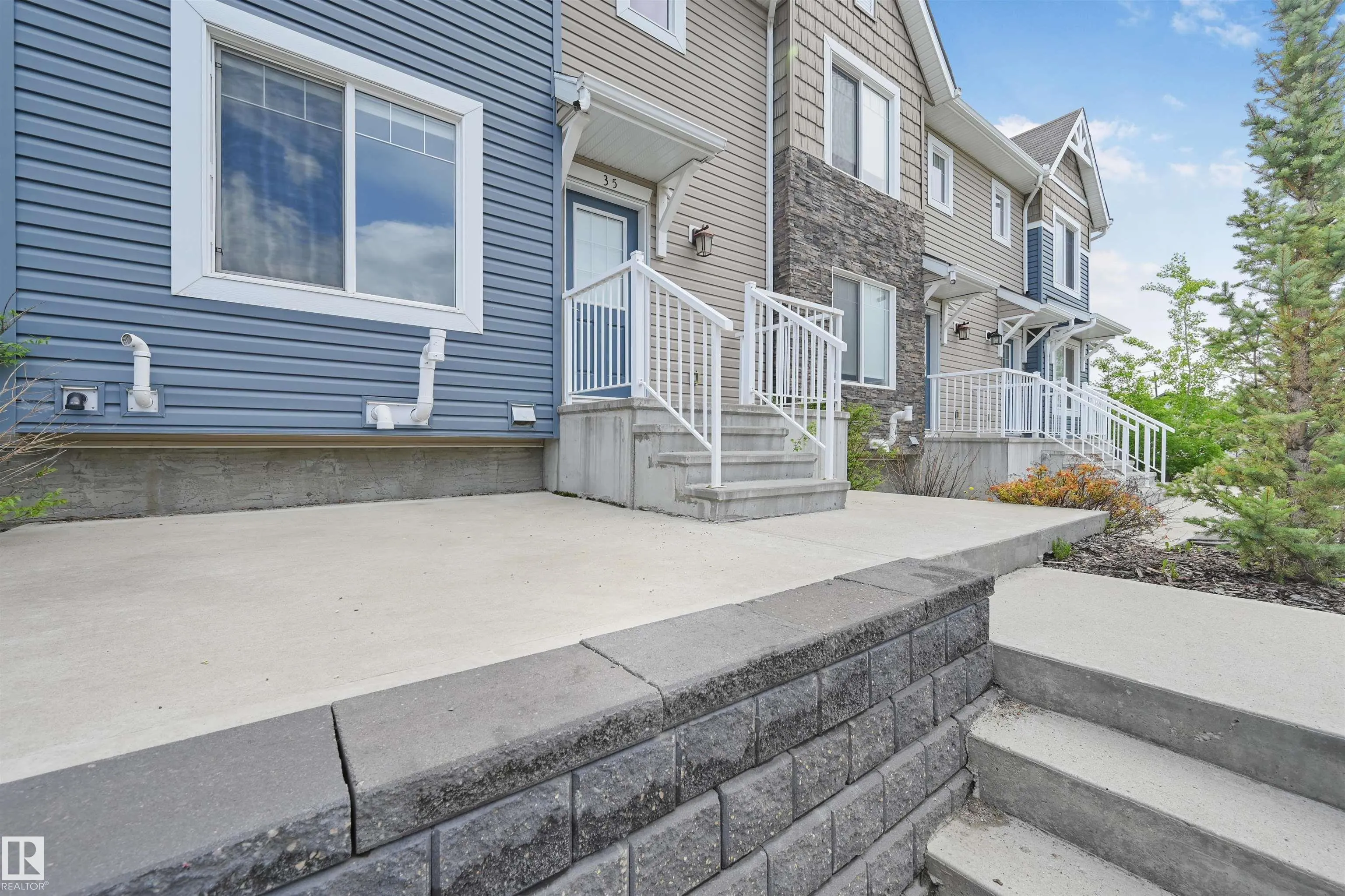 2922 MAPLE Way