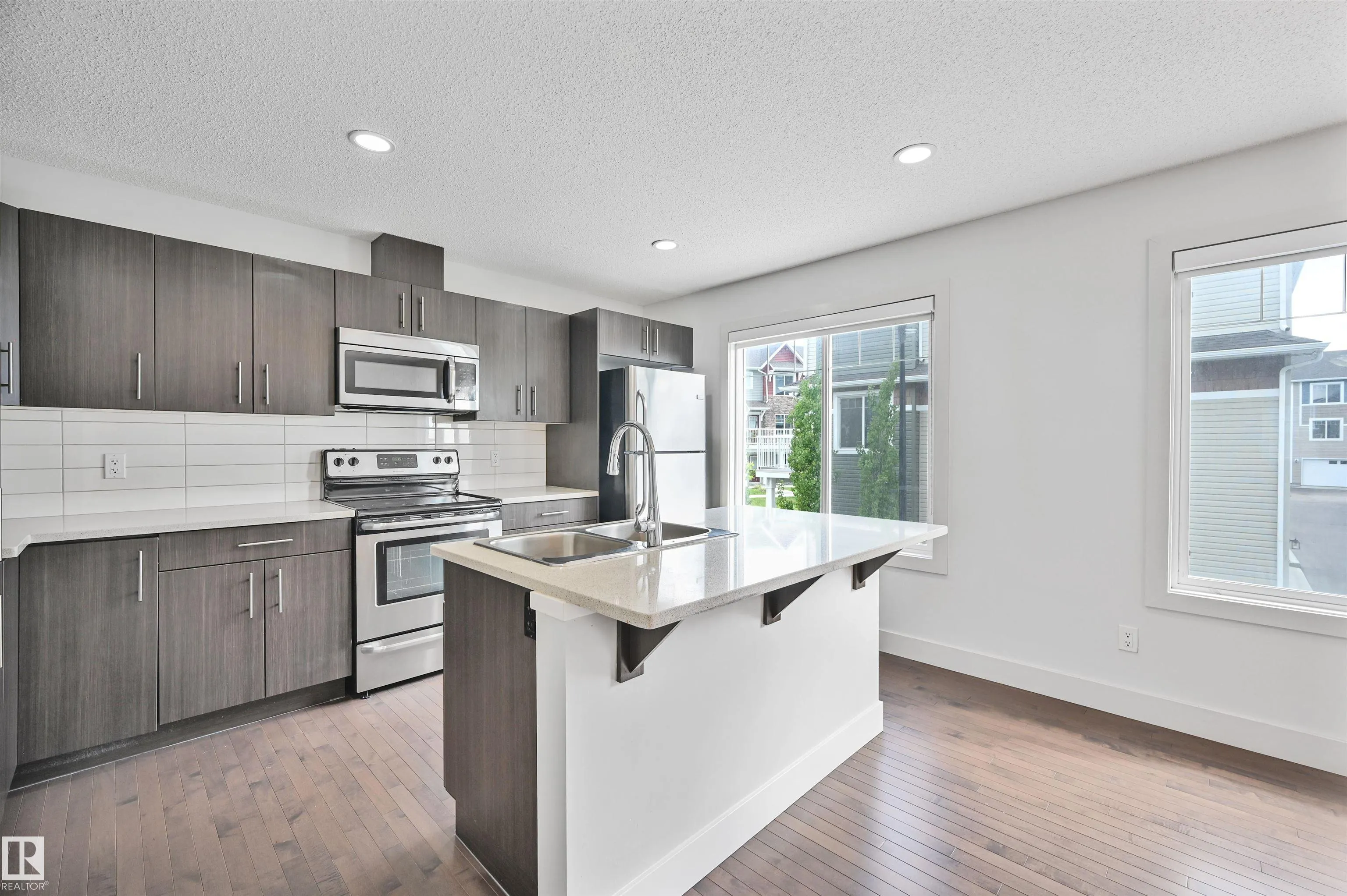 2922 MAPLE Way