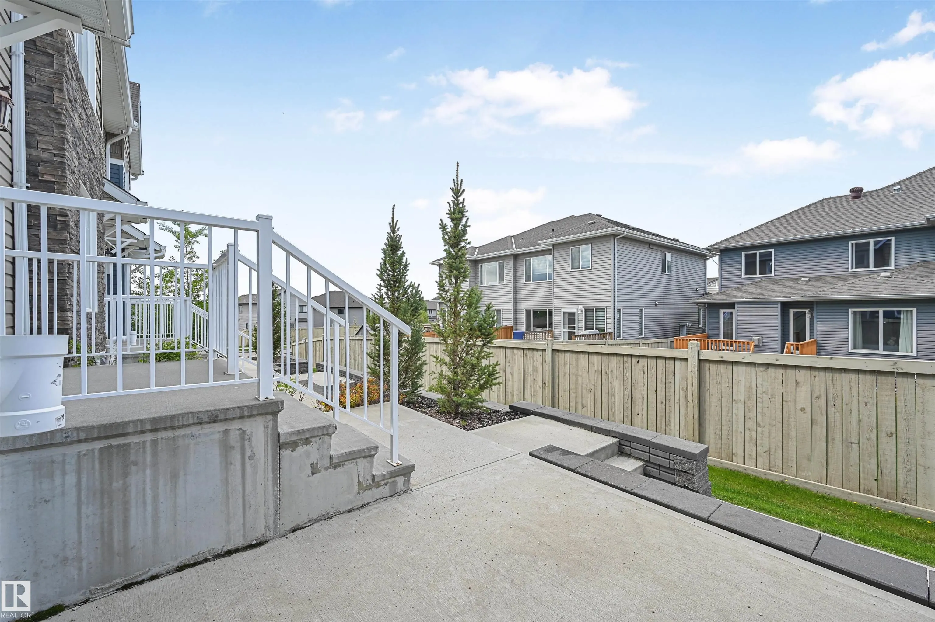 2922 MAPLE Way