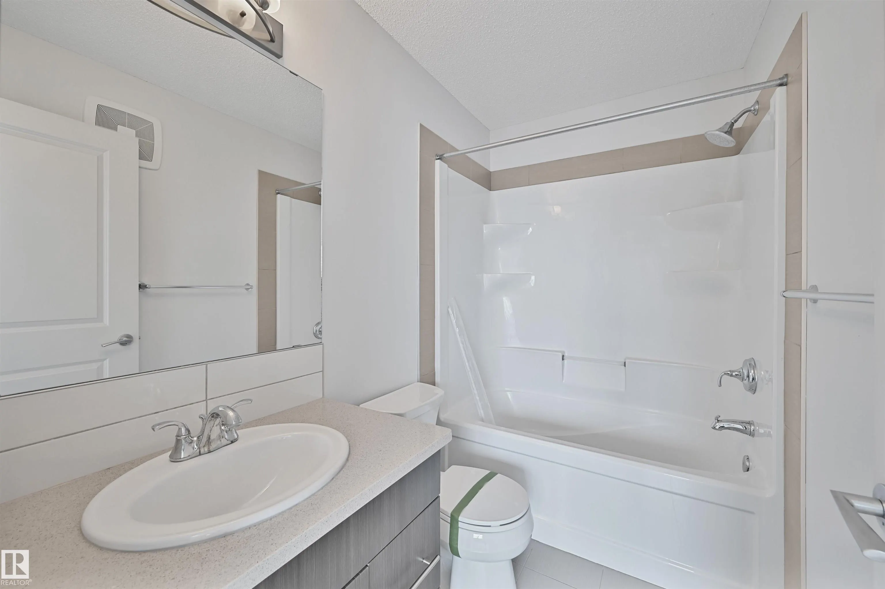 2922 MAPLE Way