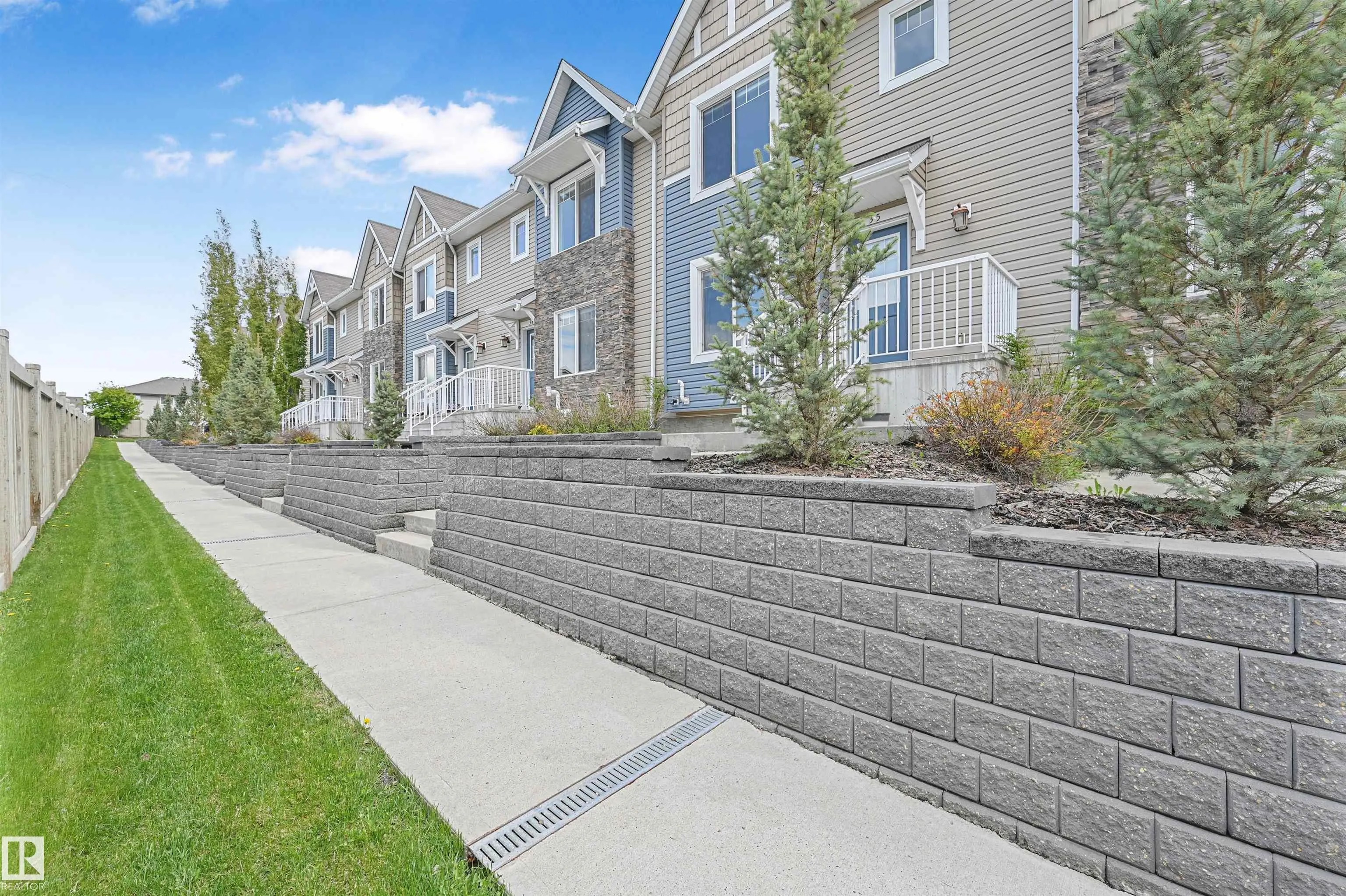 2922 MAPLE Way