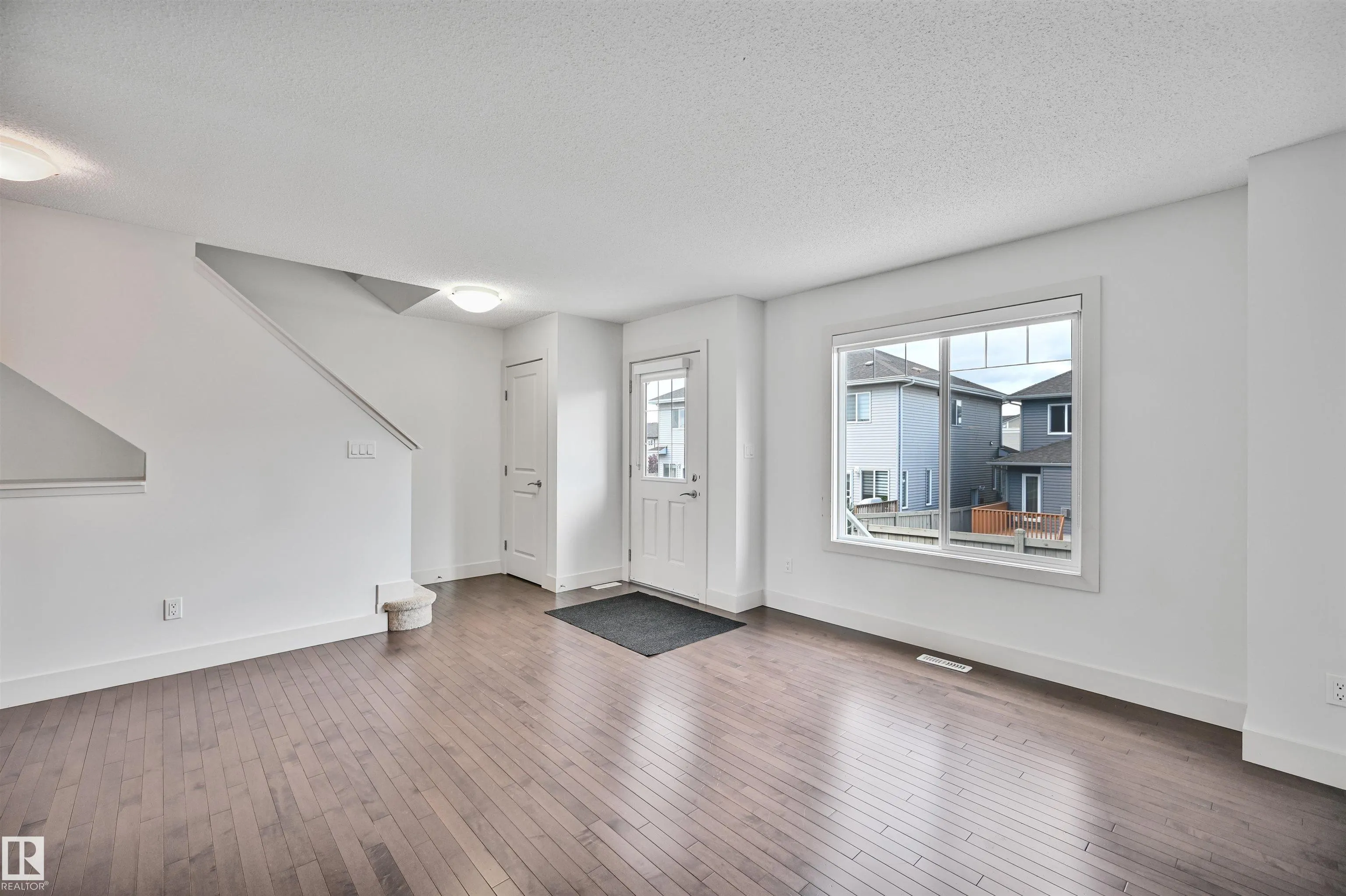 2922 MAPLE Way