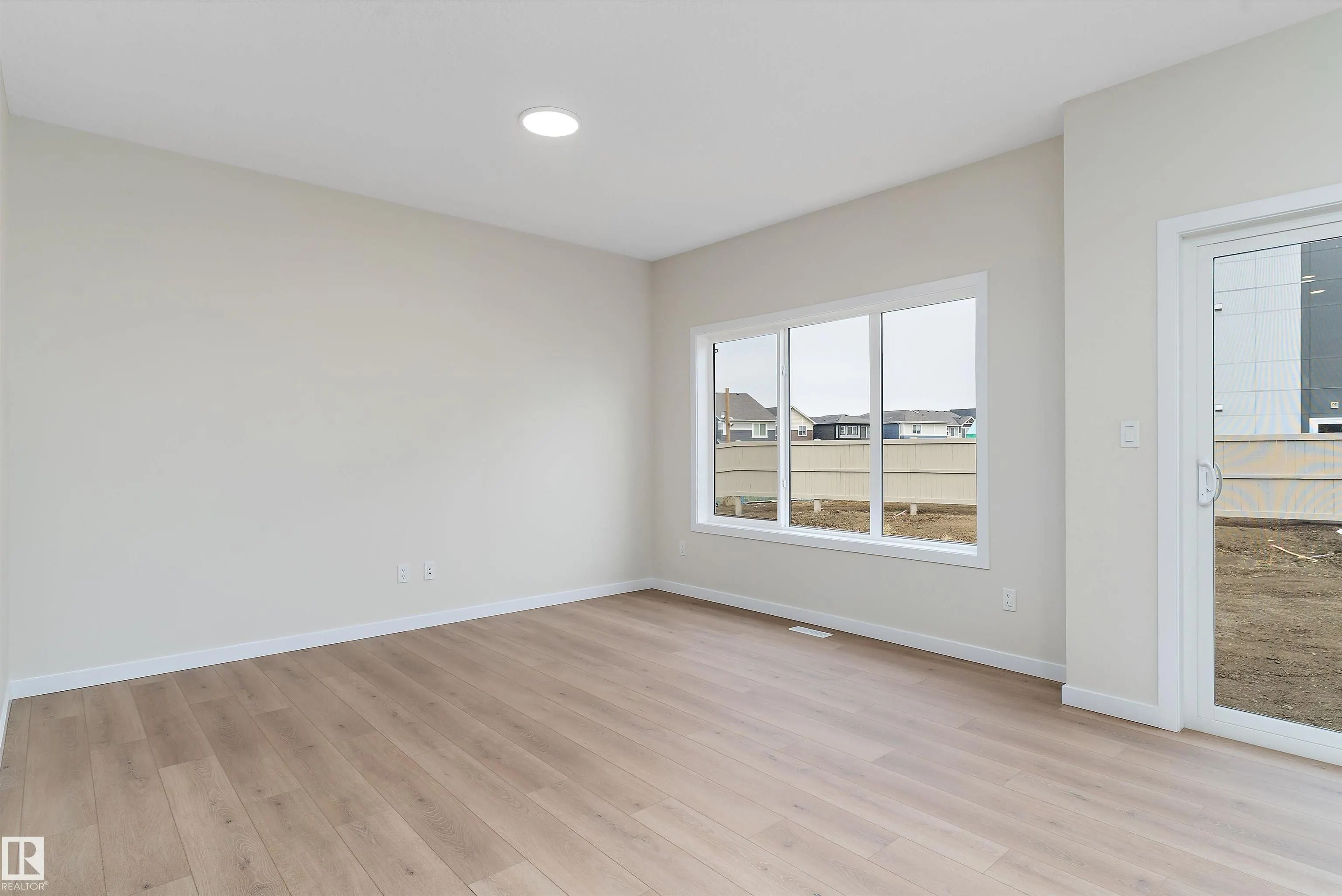 841 ROWAN Close