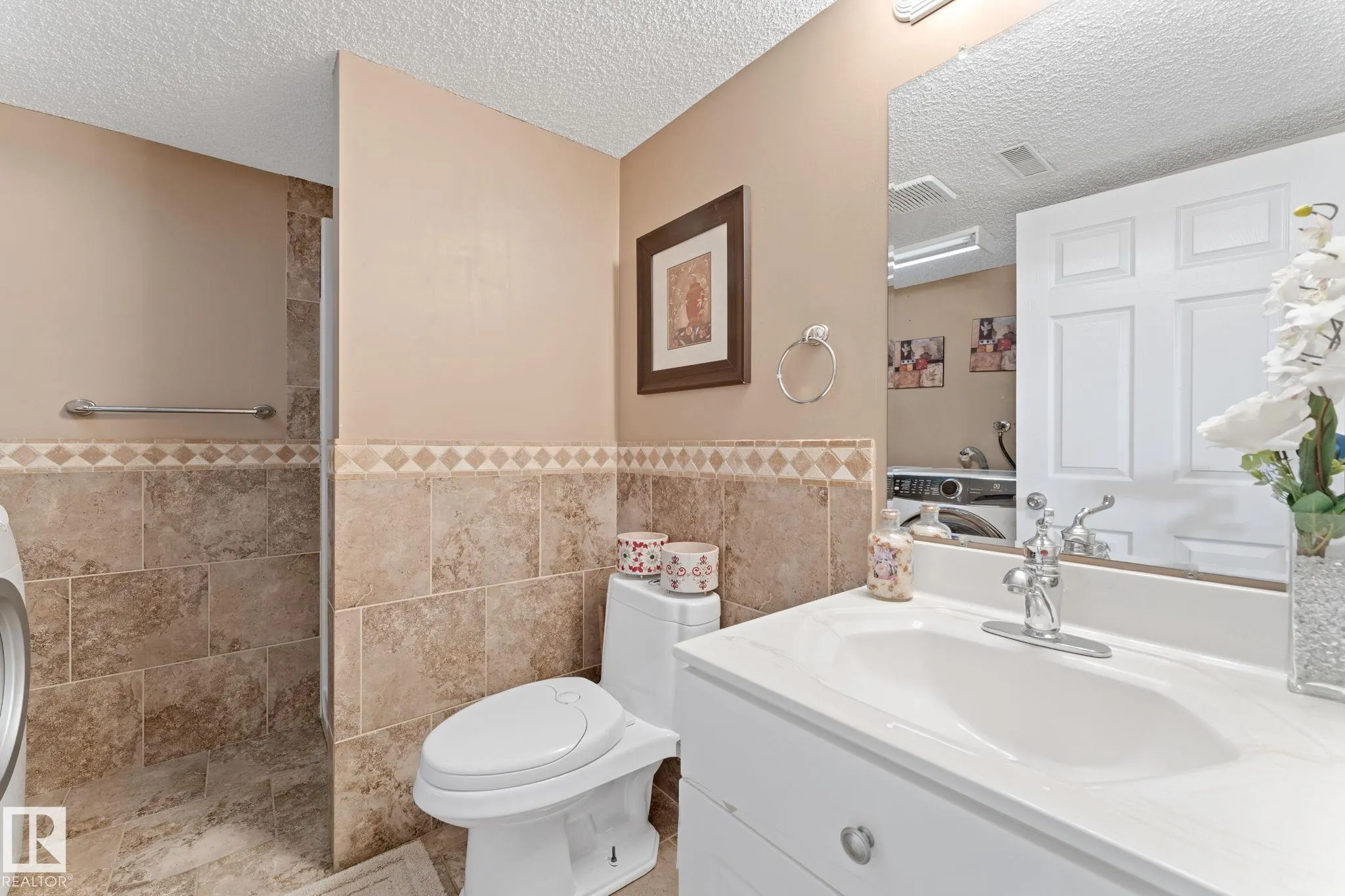 1071 JONES Crescent