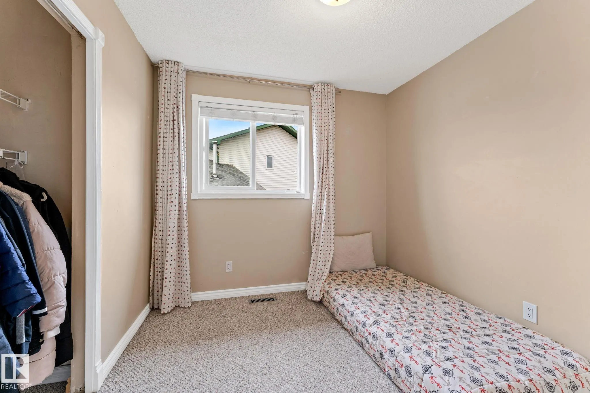1071 JONES Crescent