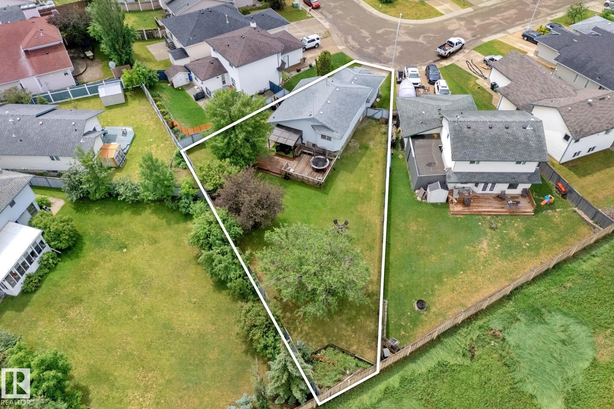 1071 JONES Crescent