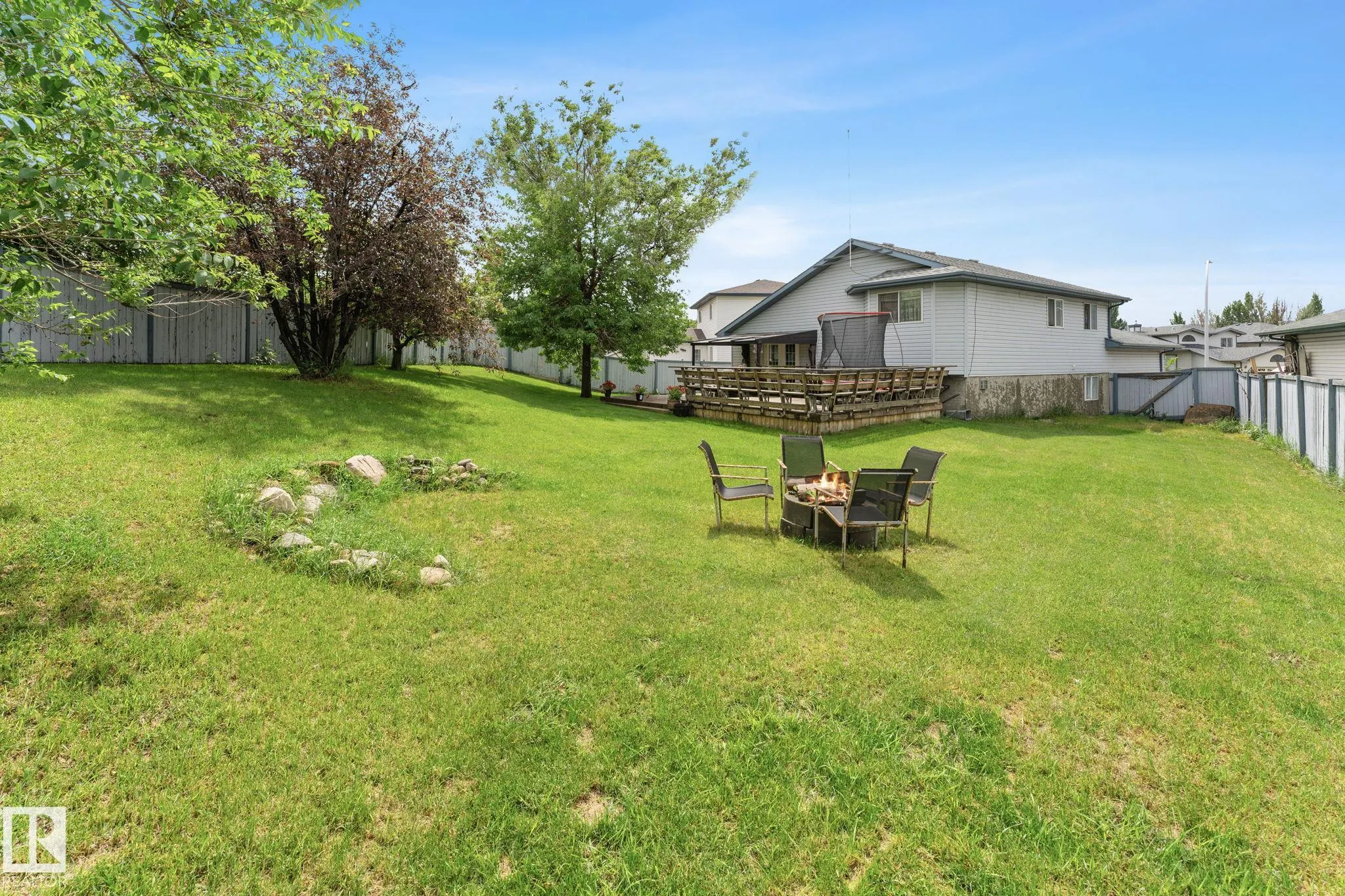 1071 JONES Crescent