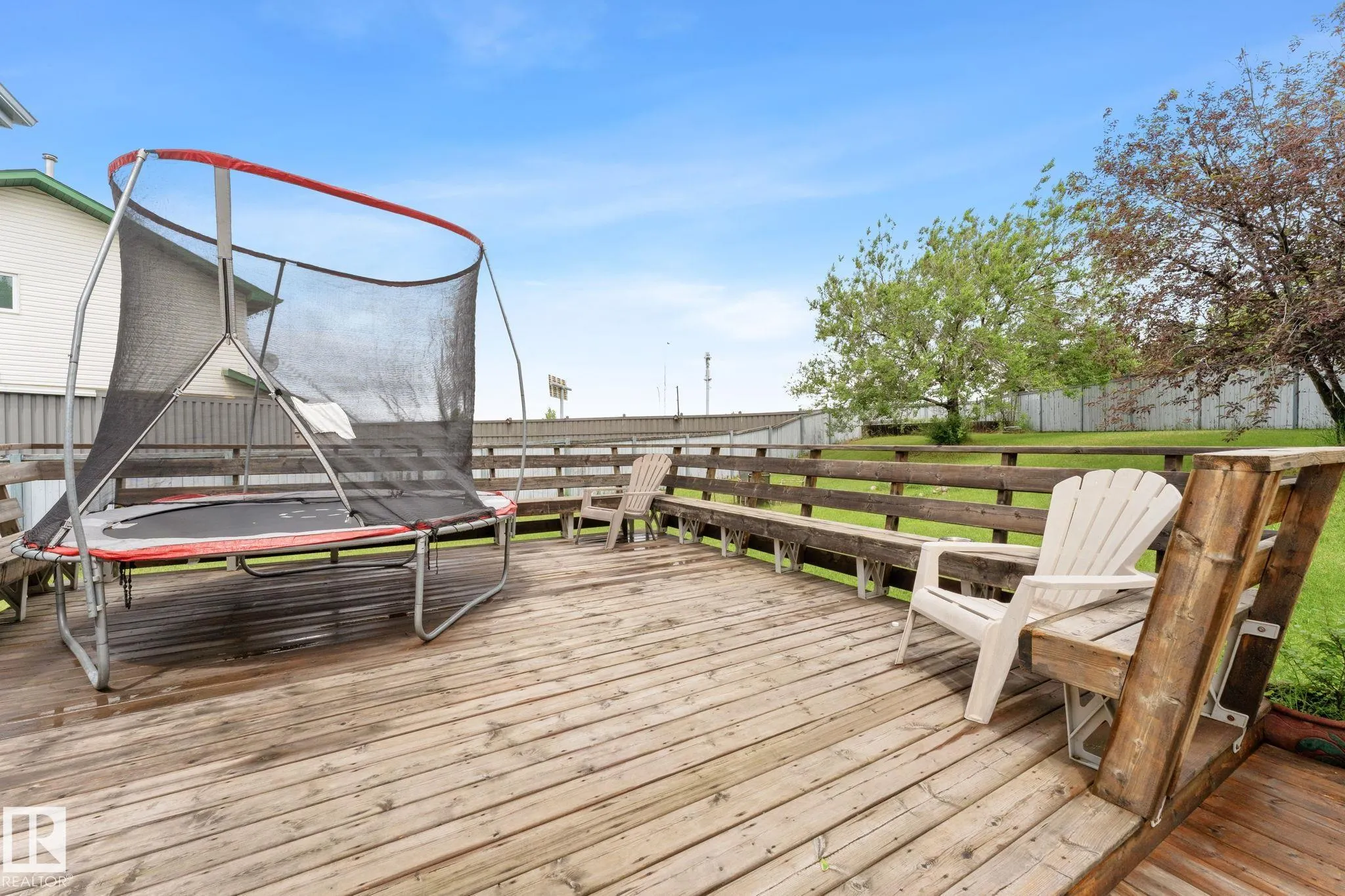 1071 JONES Crescent