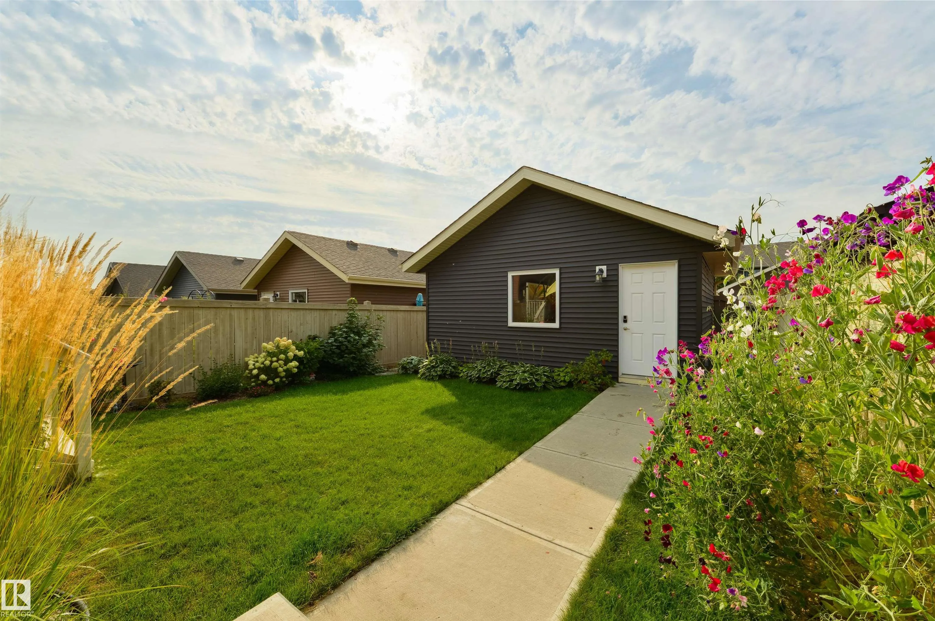 5519 CRABAPPLE Loop