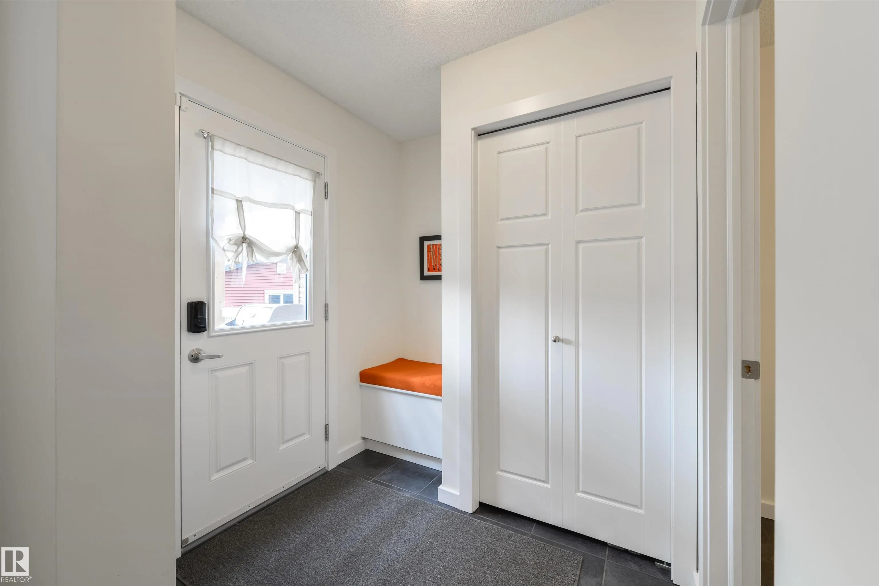 5519 CRABAPPLE Loop