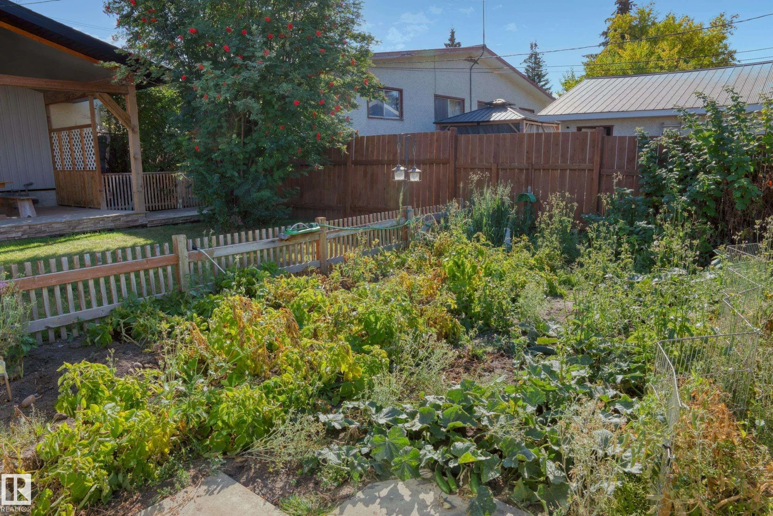 5226 43 Street