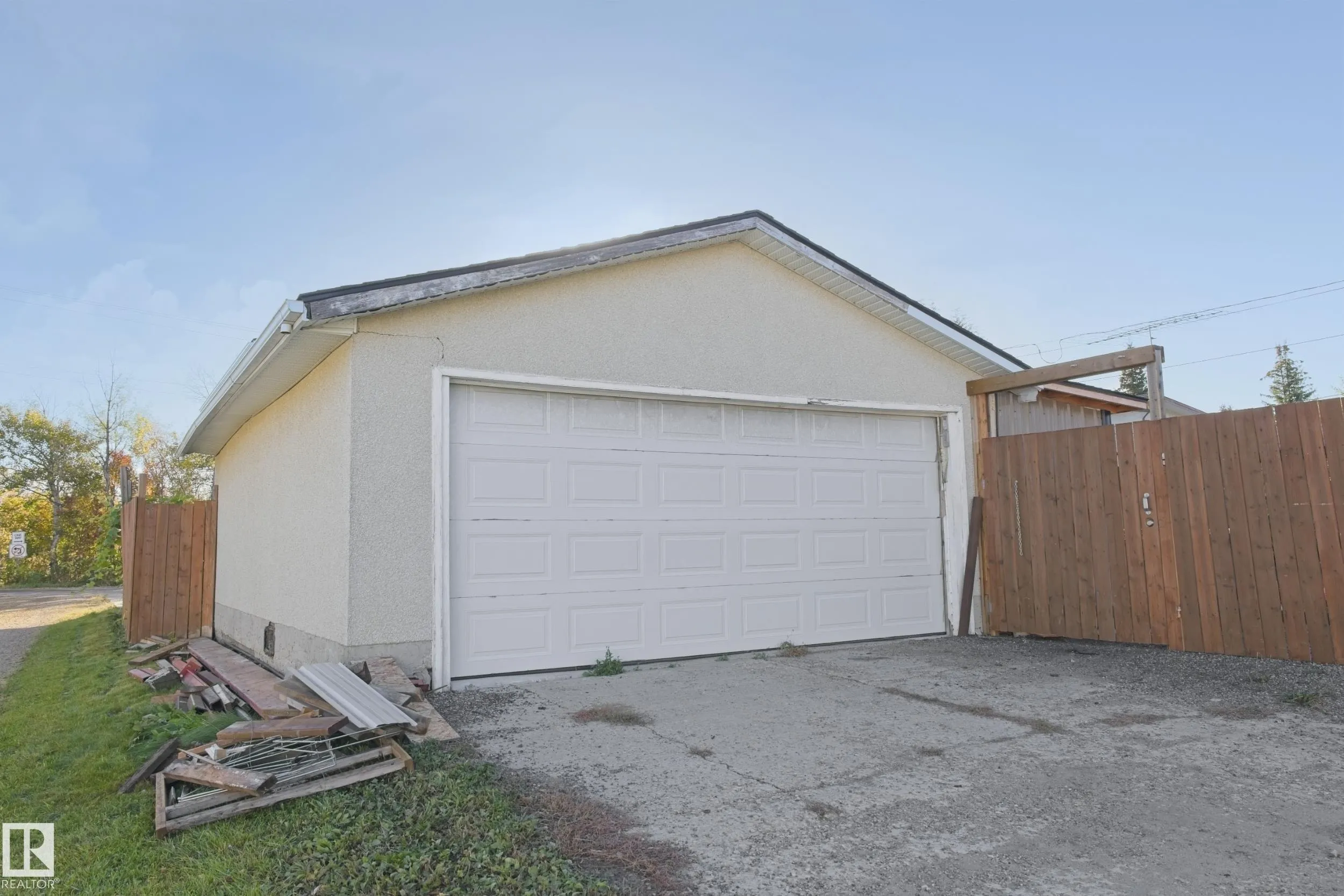 5226 43 Street