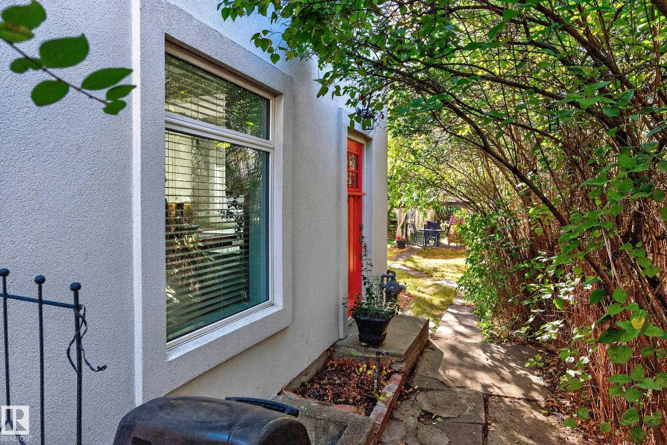 10929 UNIVERSITY Avenue