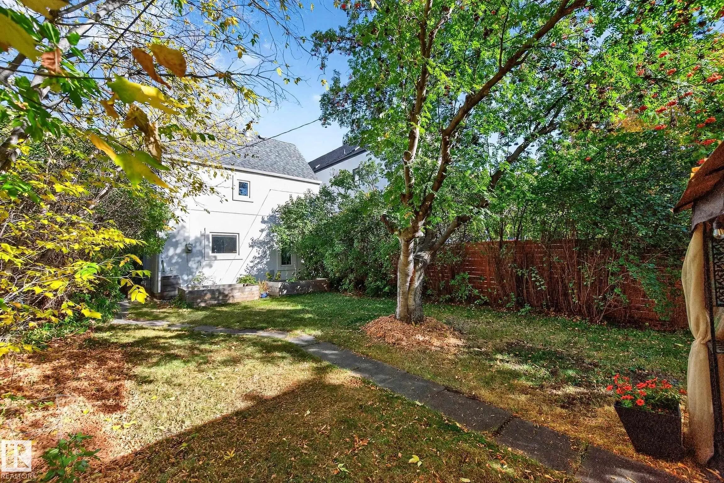 10929 UNIVERSITY Avenue