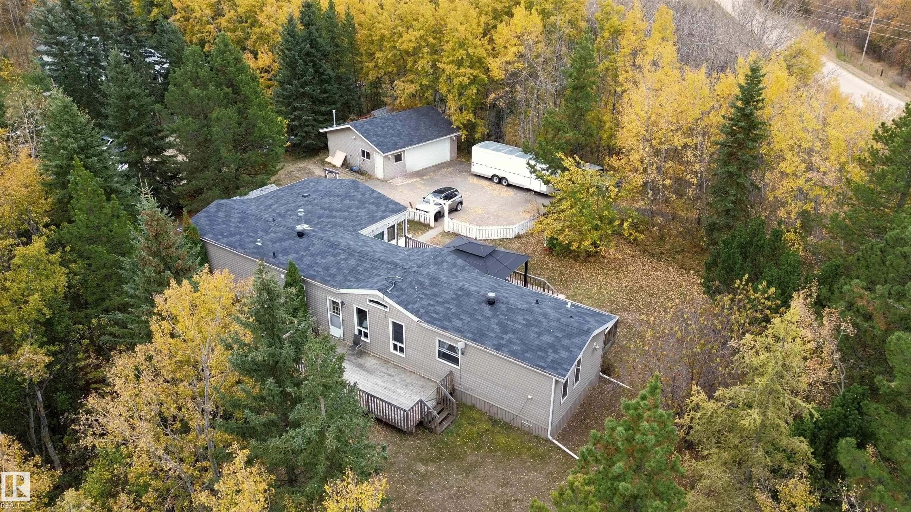 472075 RGE ROAD 241