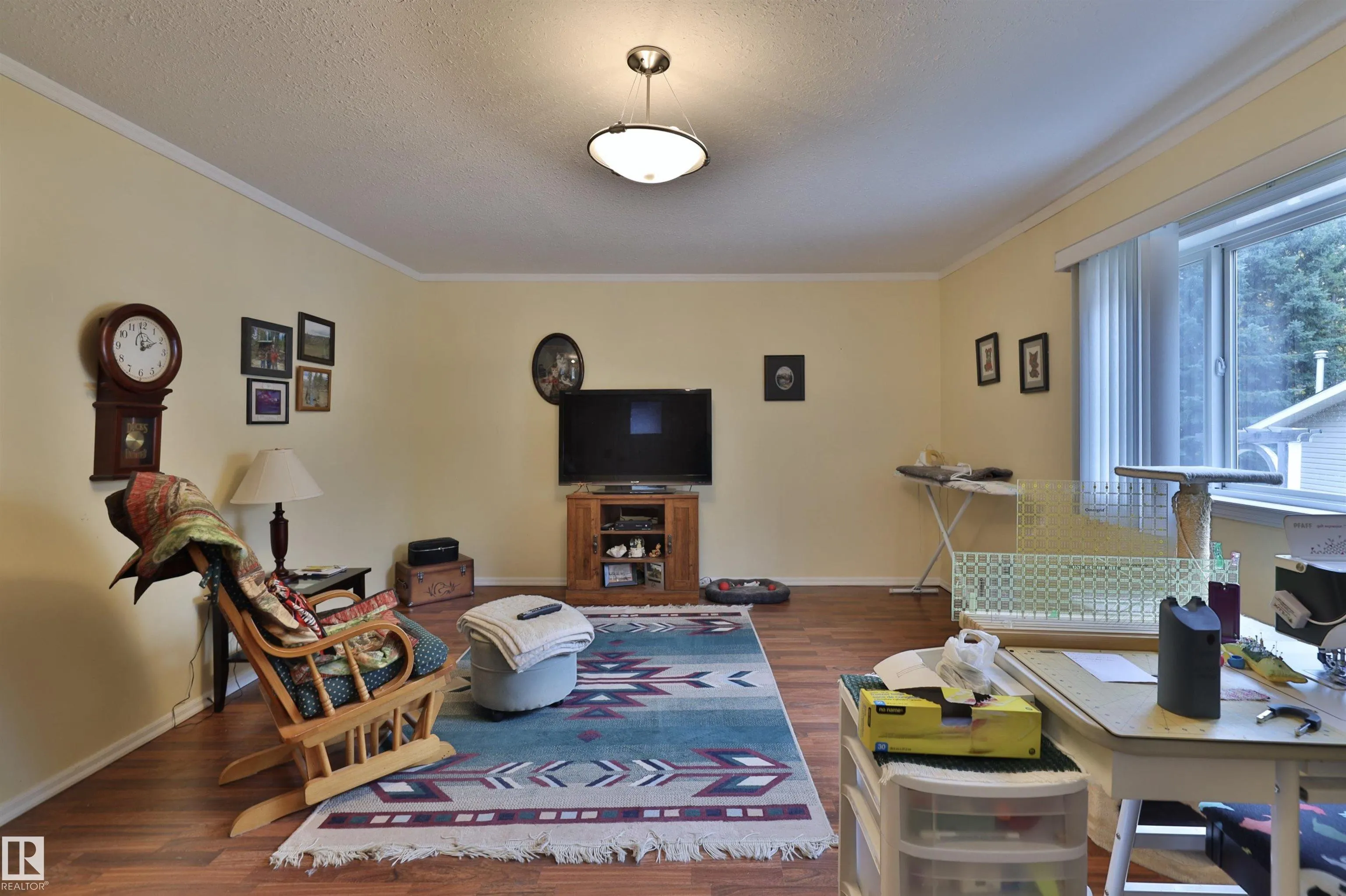 472075 RGE ROAD 241