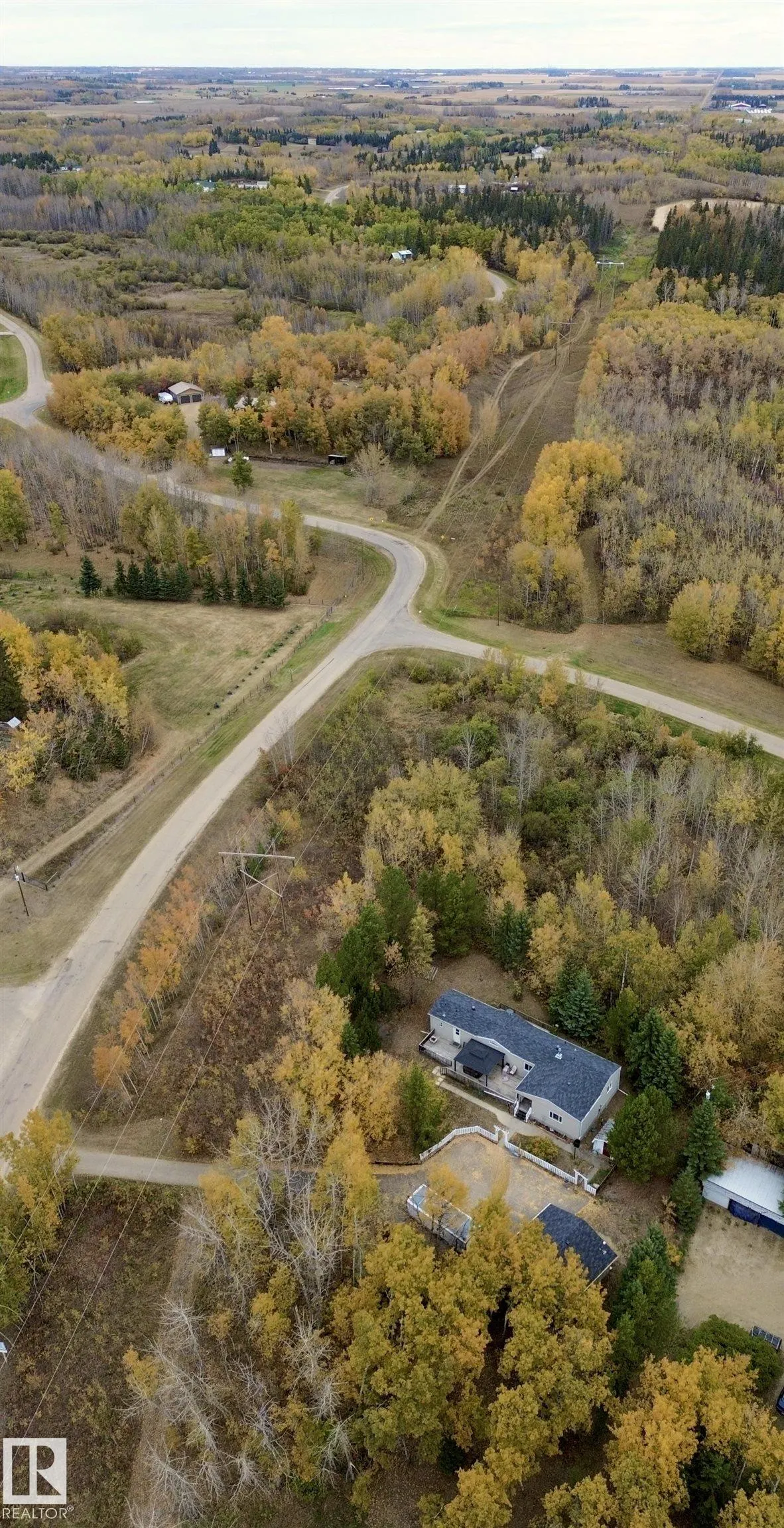 472075 RGE ROAD 241