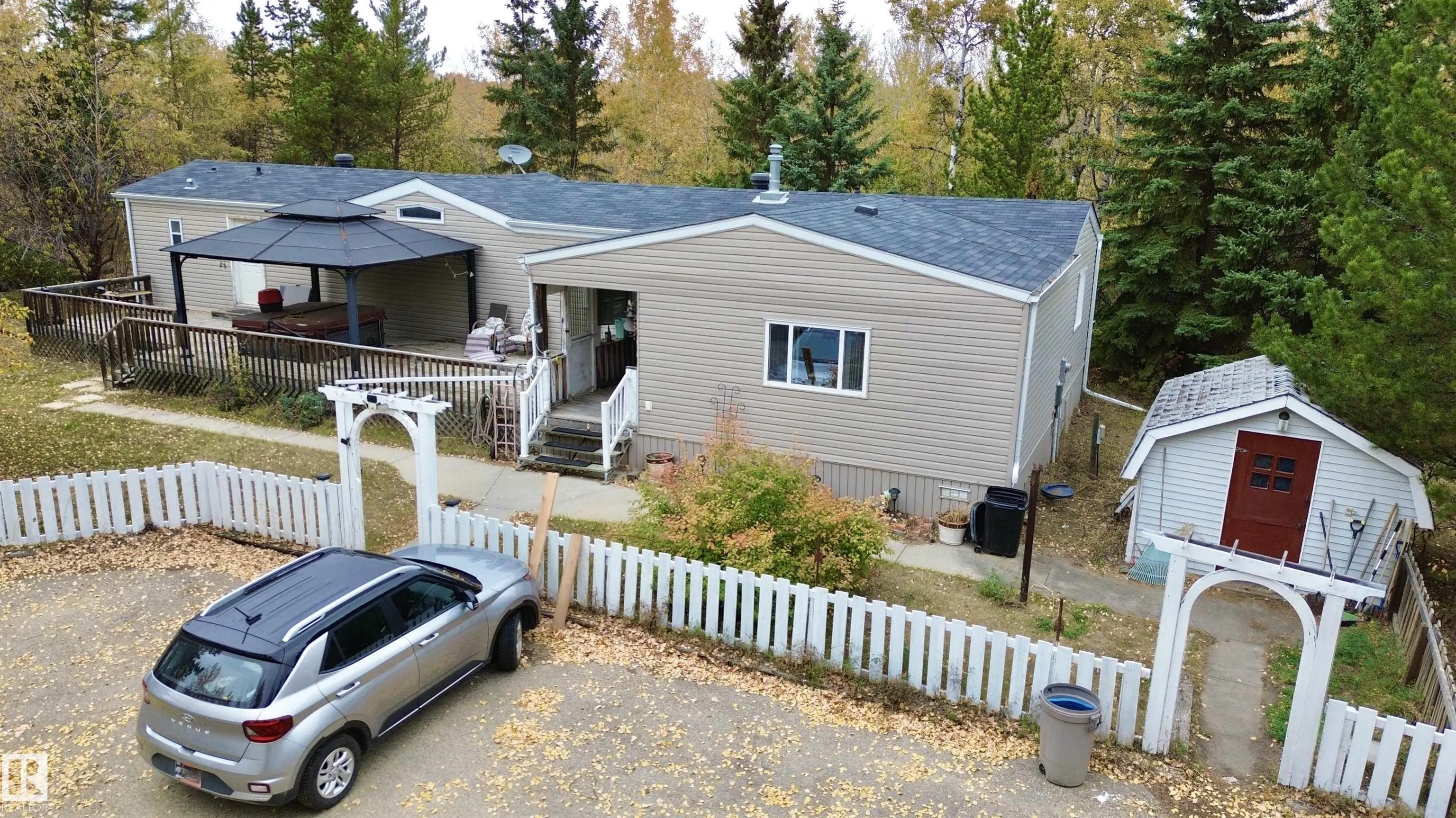 472075 RGE ROAD 241