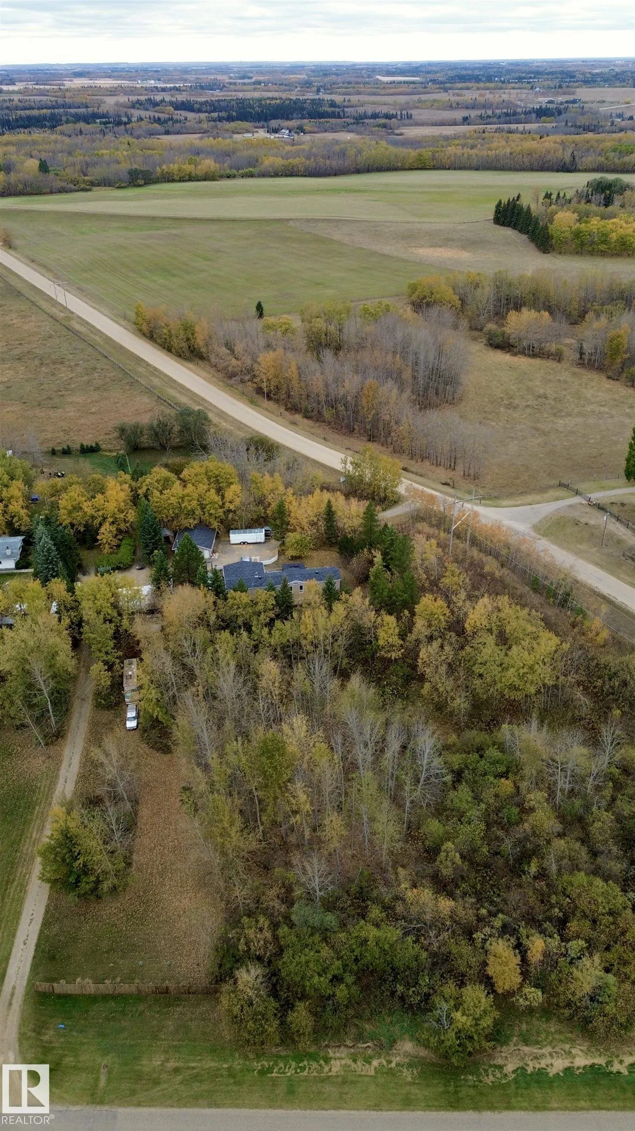 472075 RGE ROAD 241