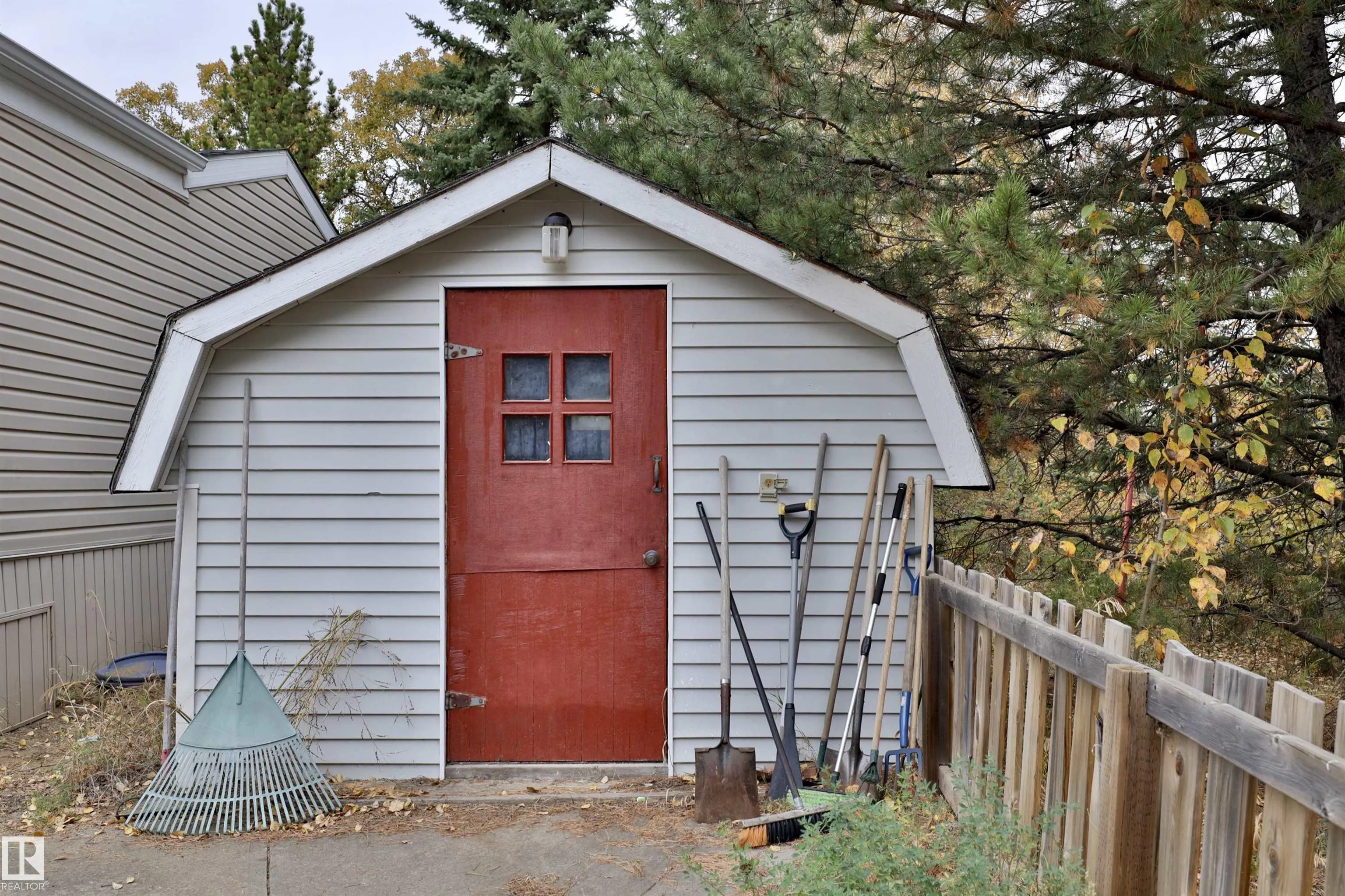 472075 RGE ROAD 241