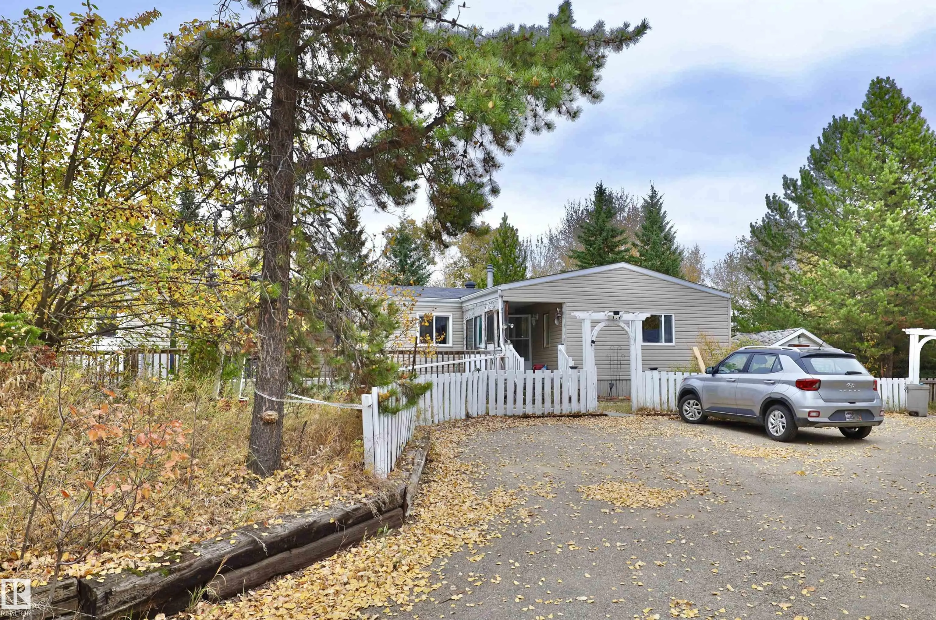 472075 RGE ROAD 241