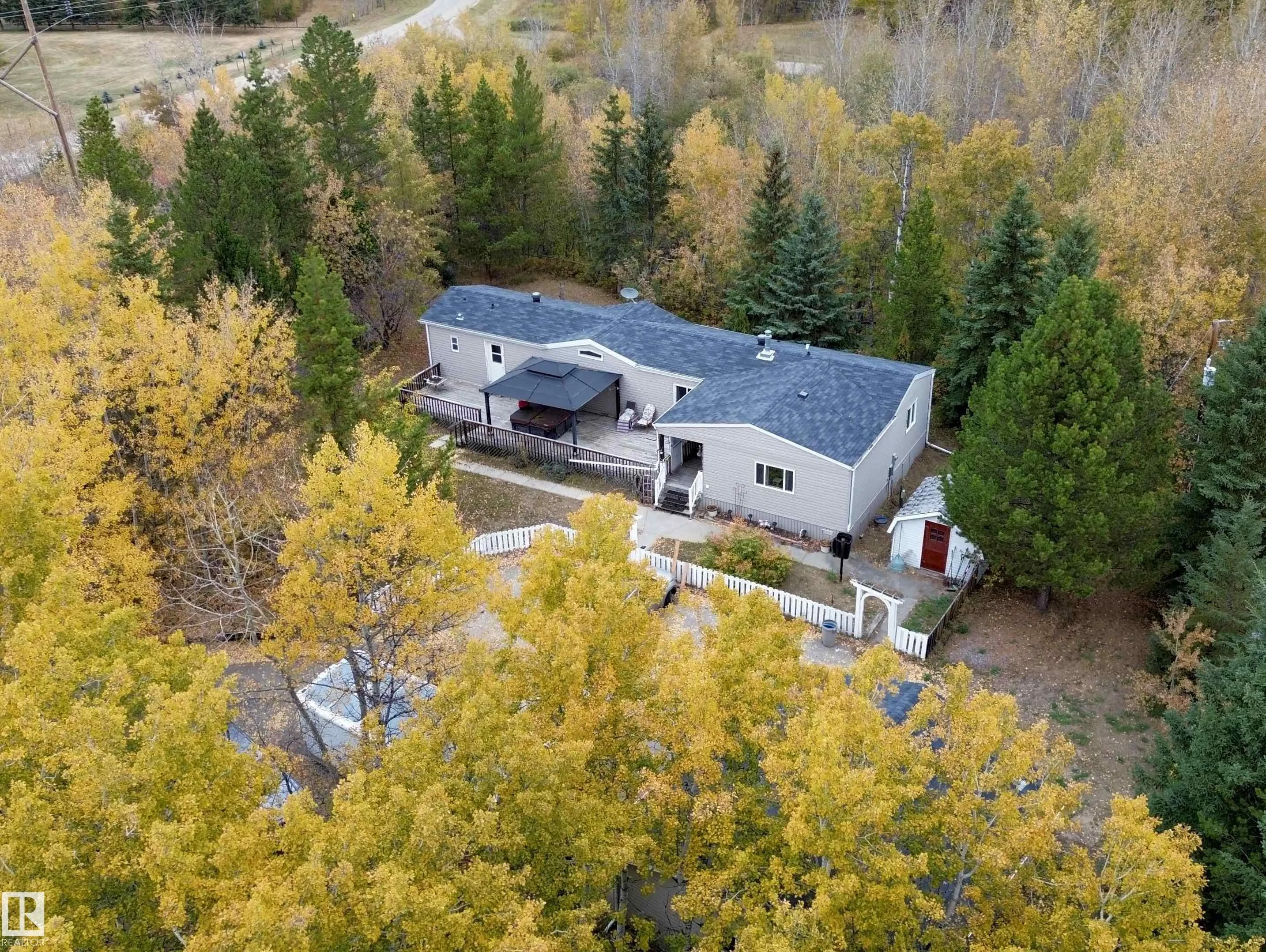 472075 RGE ROAD 241