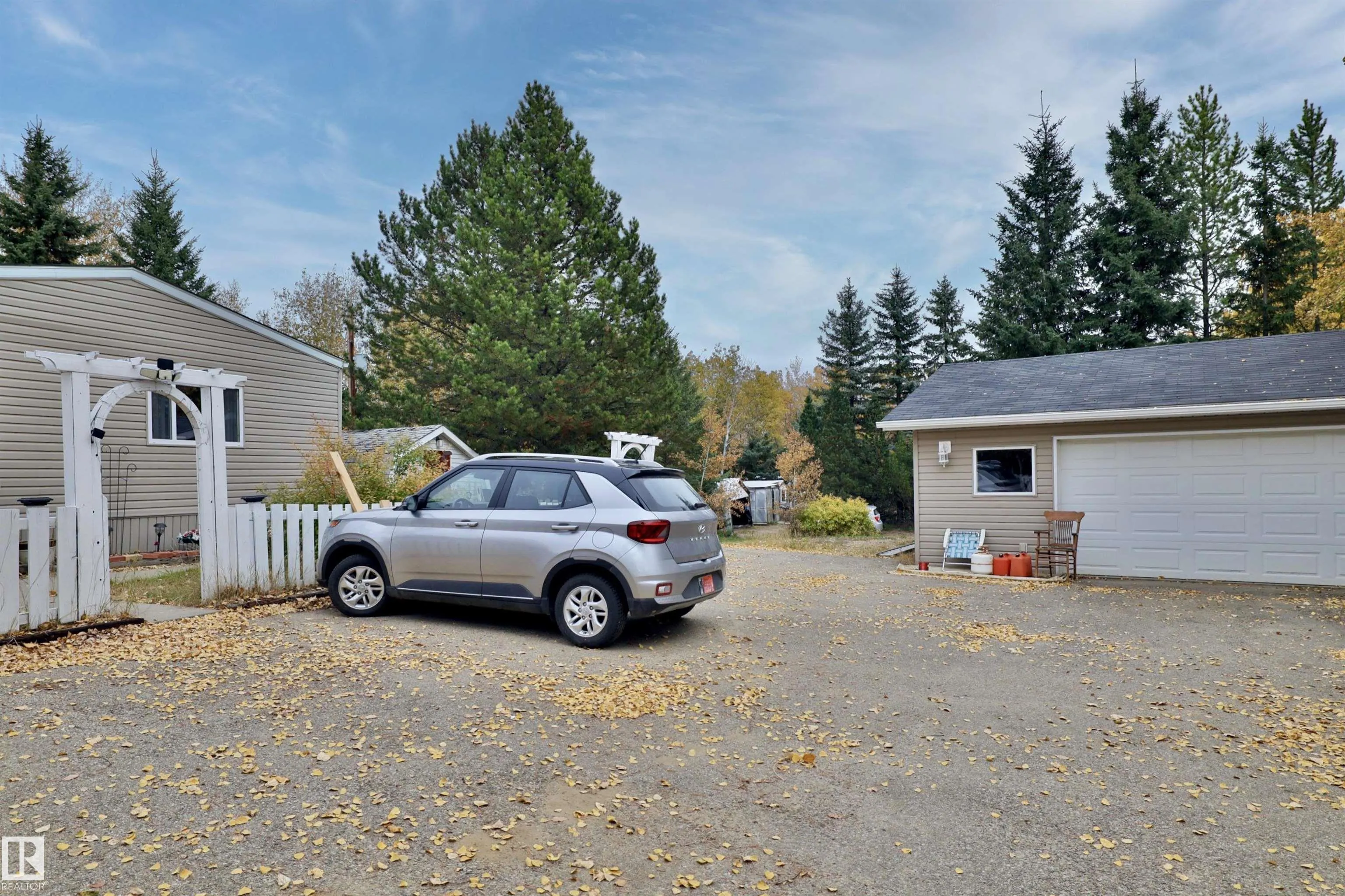 472075 RGE ROAD 241