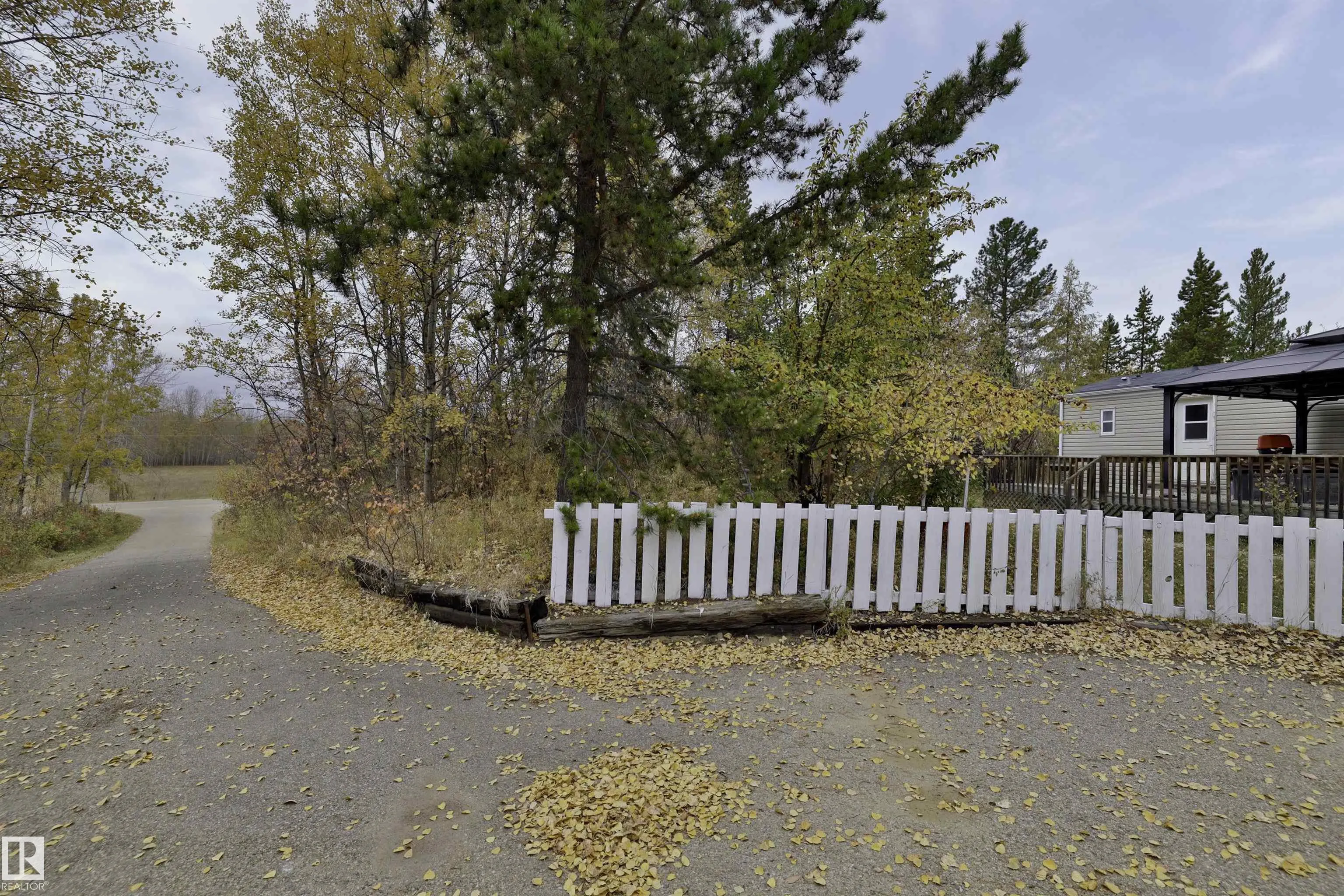 472075 RGE ROAD 241