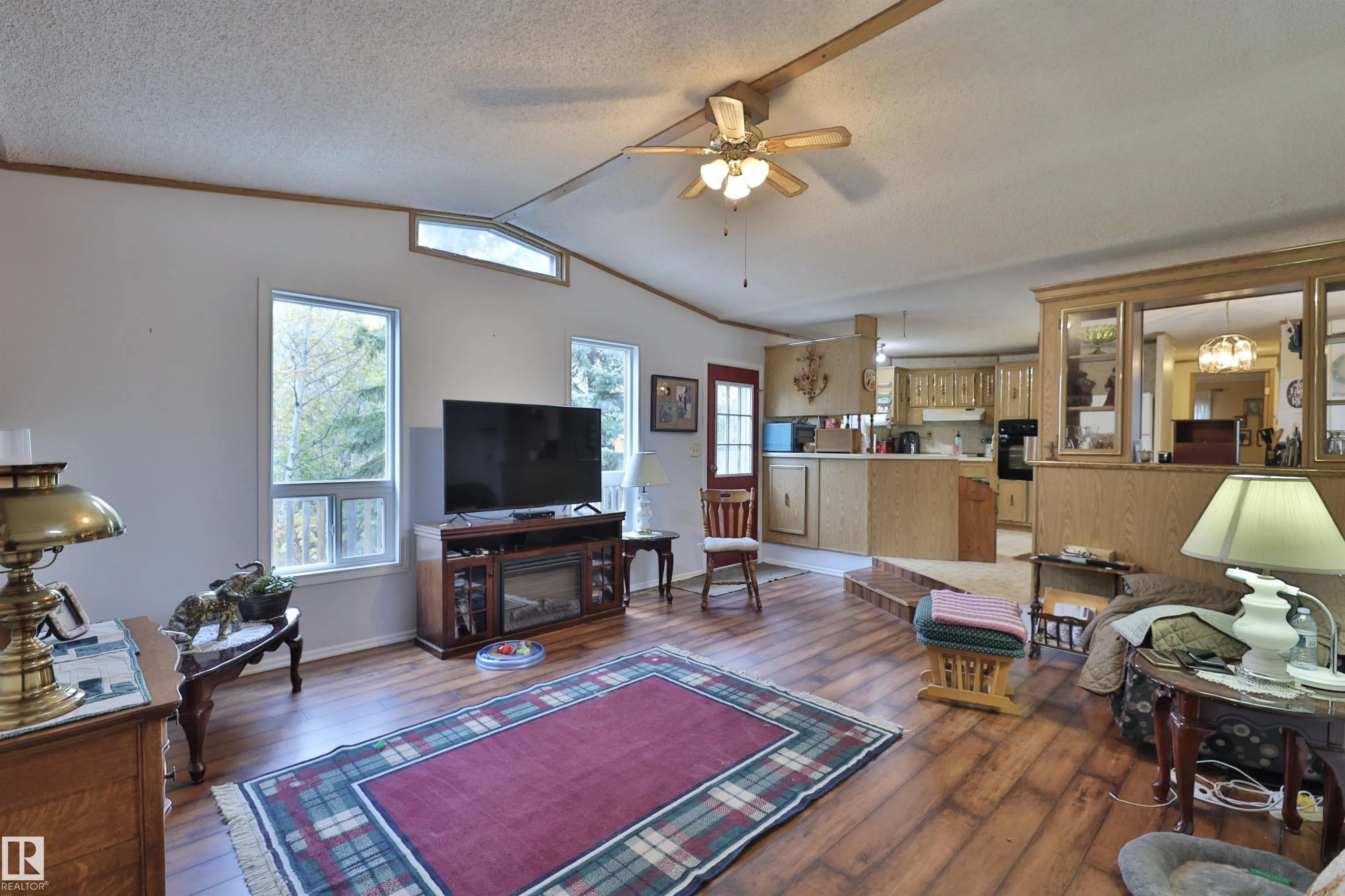 472075 RGE ROAD 241