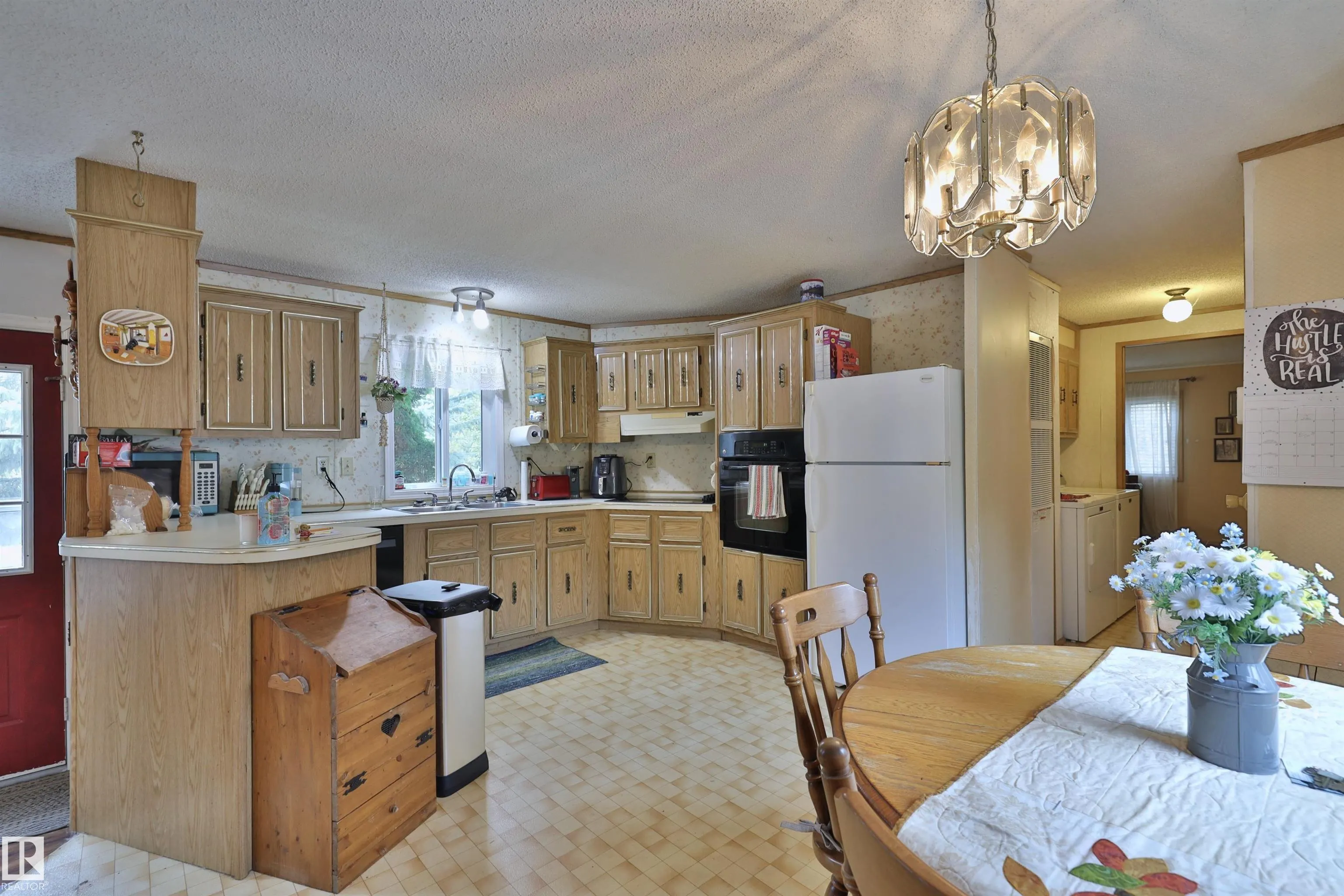 472075 RGE ROAD 241