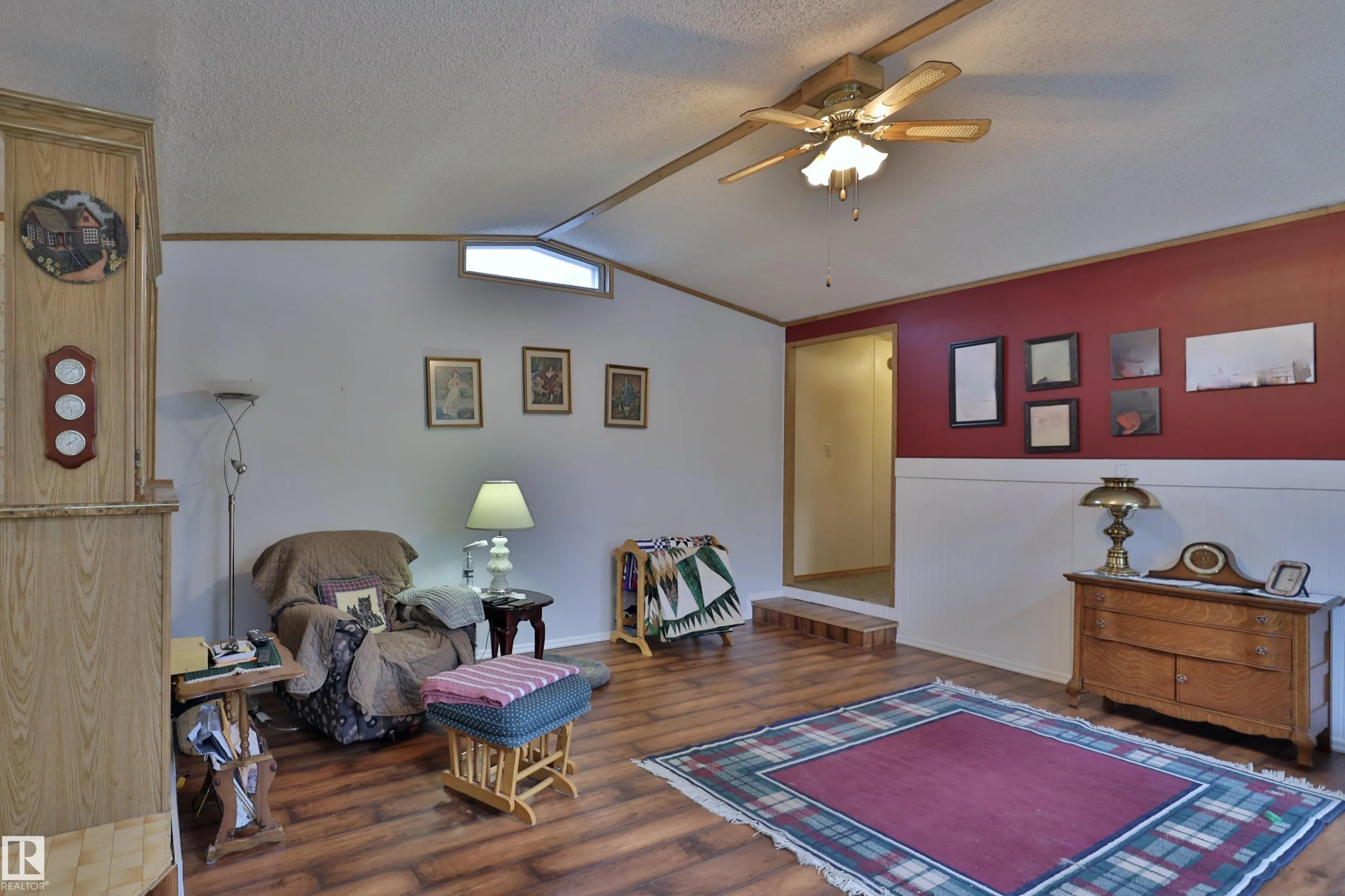472075 RGE ROAD 241