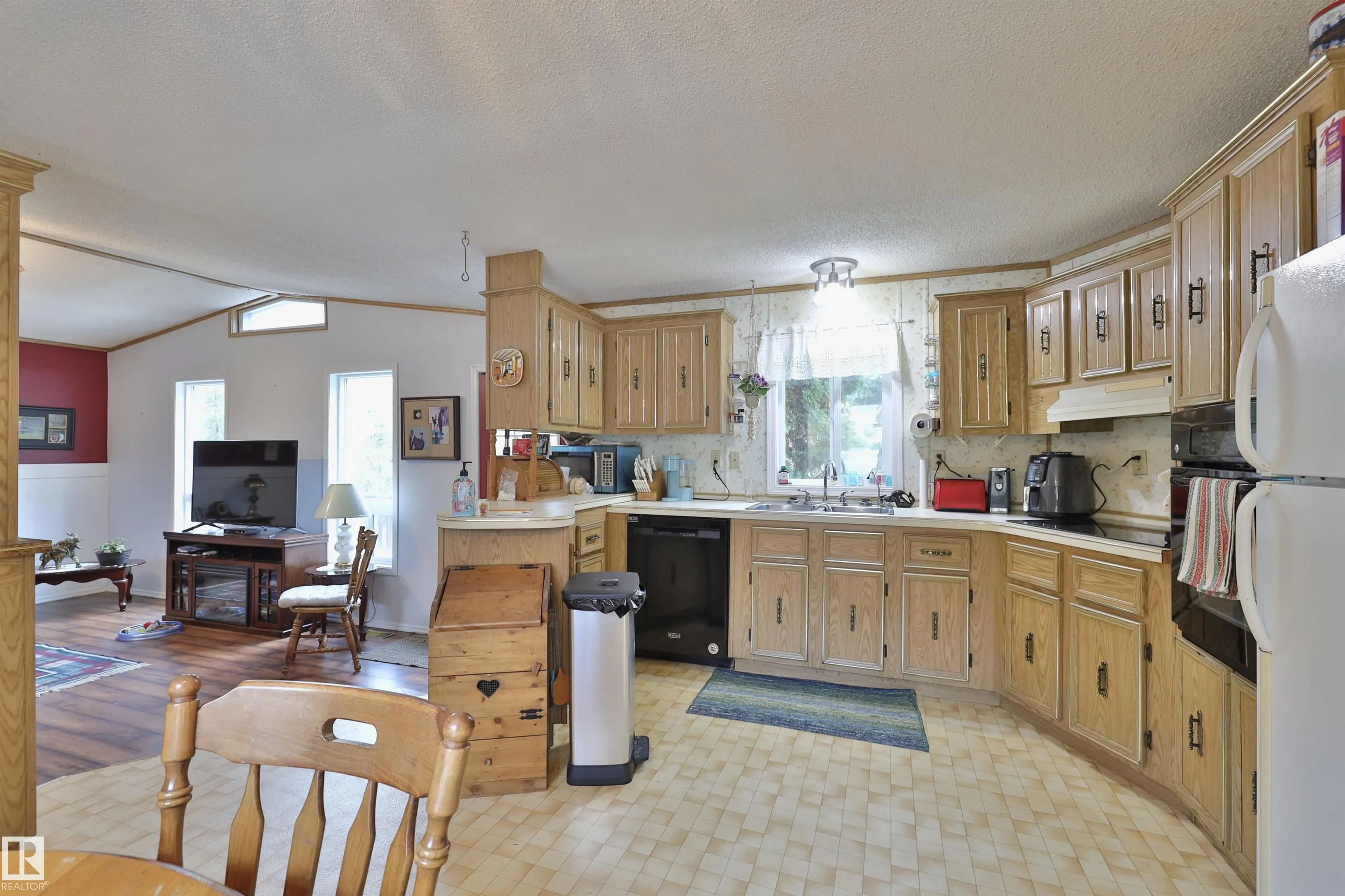 472075 RGE ROAD 241