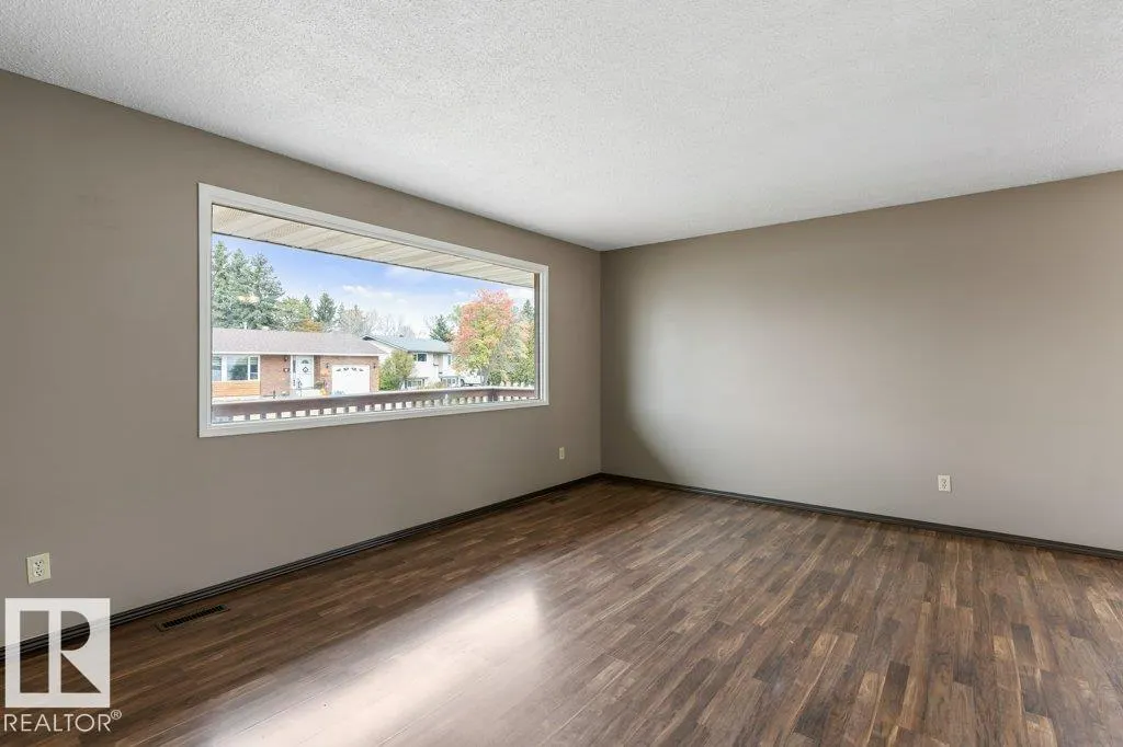 184 HOMESTEAD Crescent