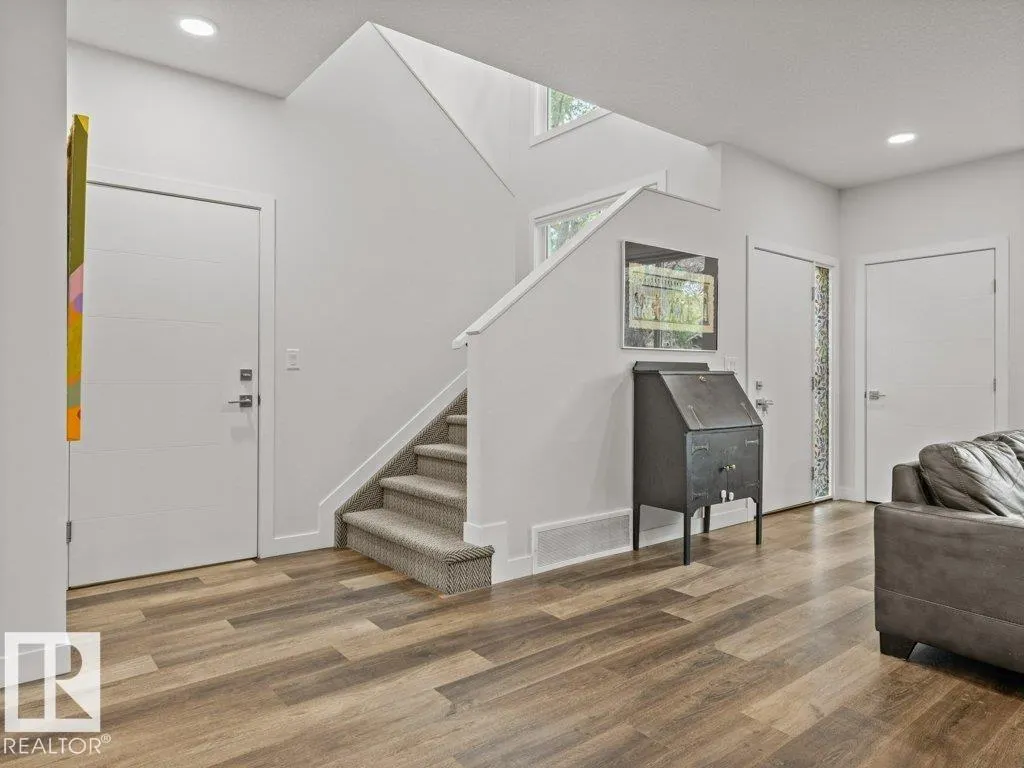 9817 77 ave