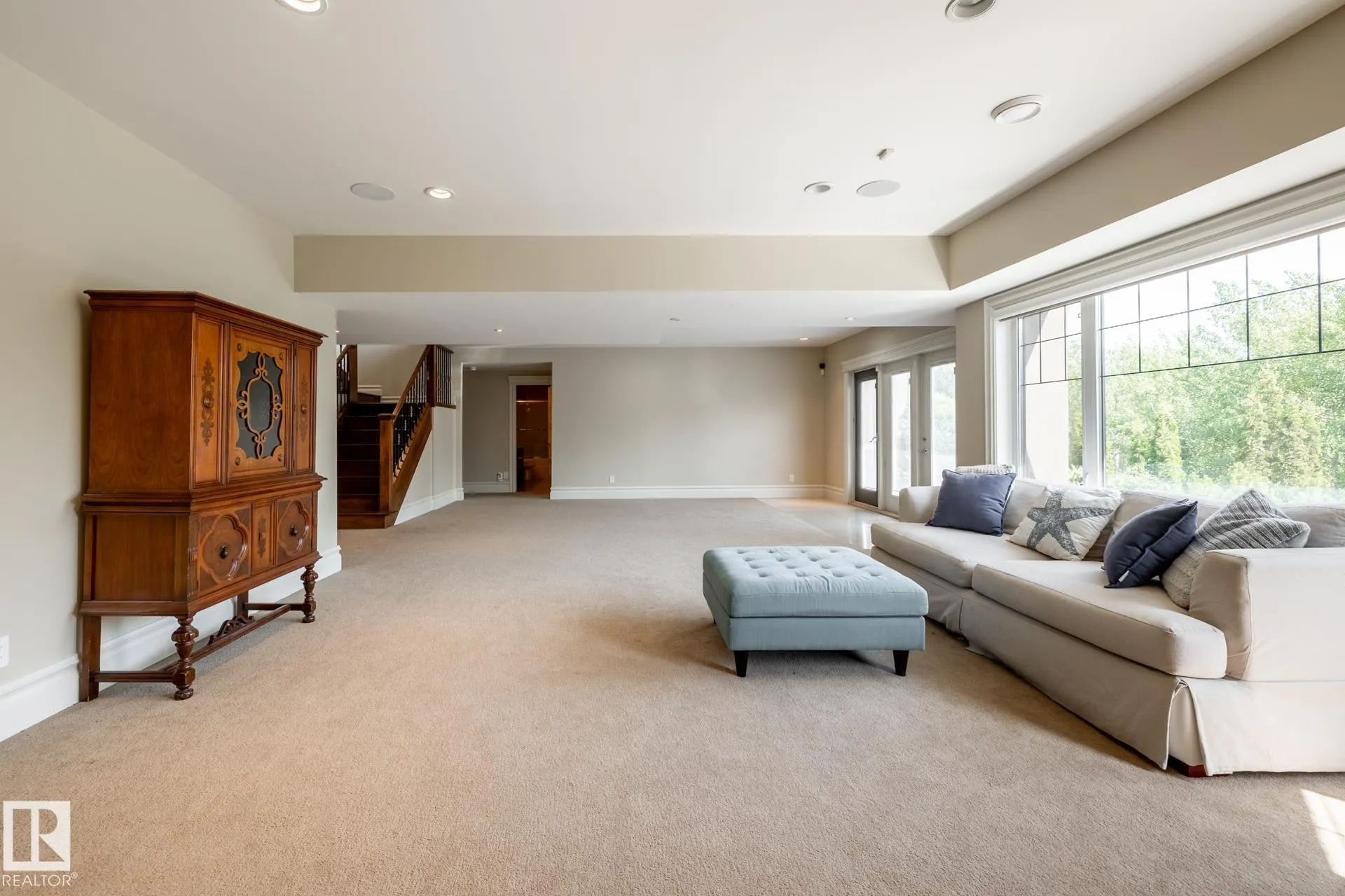 1018 HOLLANDS Point(e)